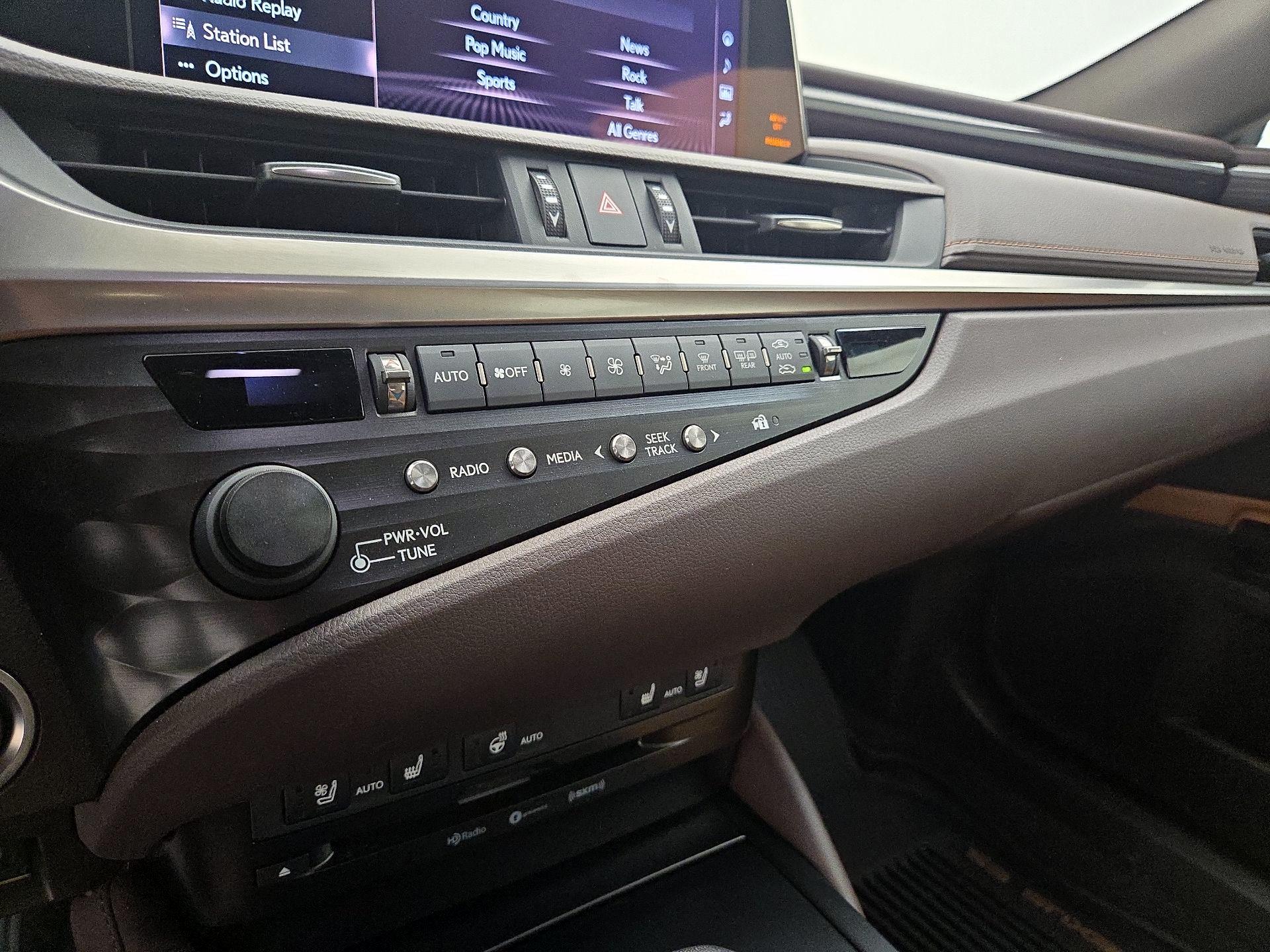 Thumbnail: 2019 Lexus ES - 16