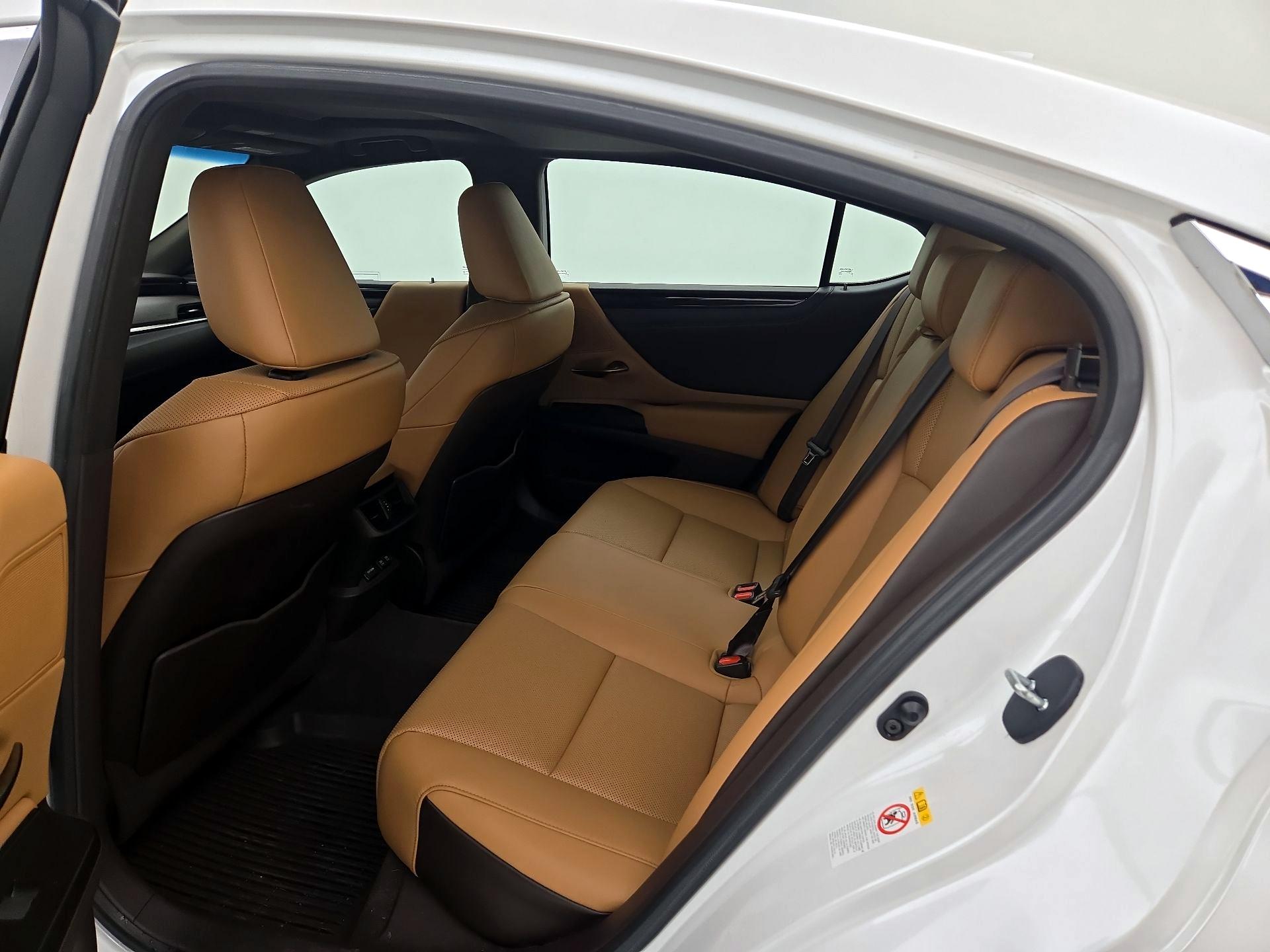 Thumbnail: 2019 Lexus ES - 20