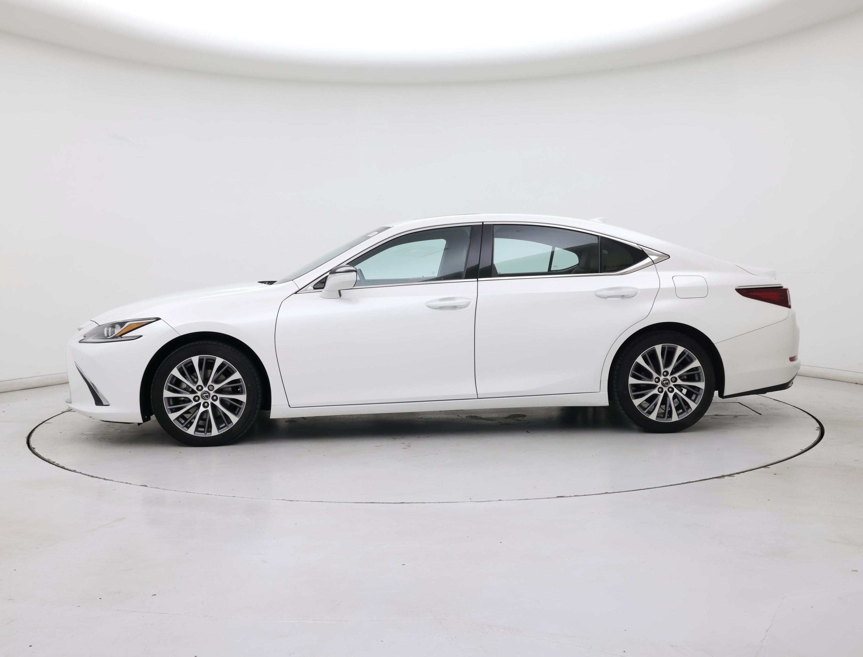 Thumbnail: 2019 Lexus ES - 3