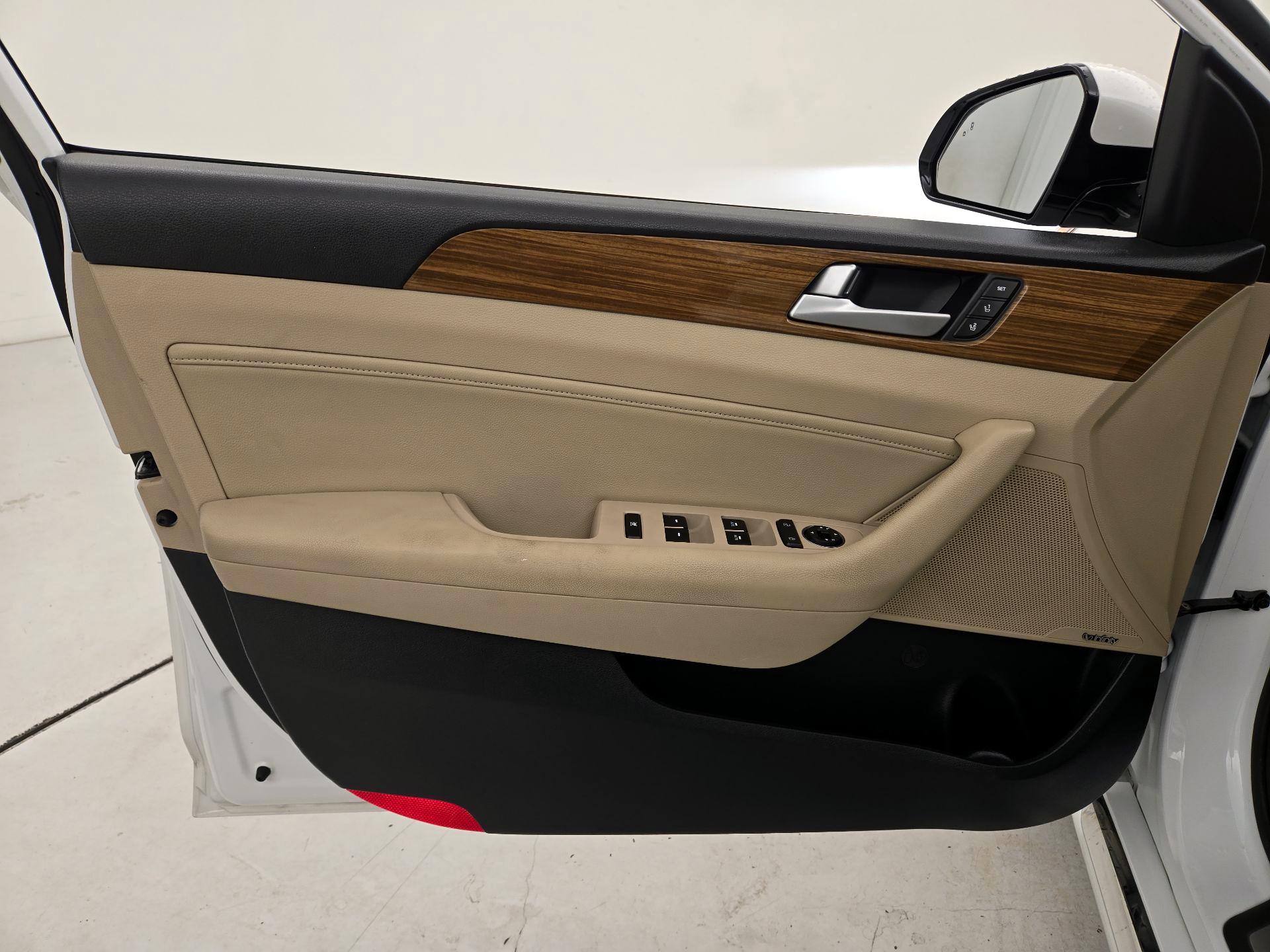 Thumbnail: 2015 Hyundai Sonata - 12