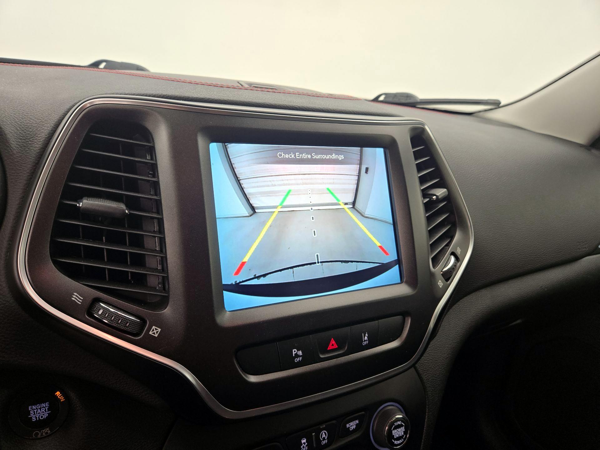 Thumbnail: 2021 Jeep Cherokee - 15