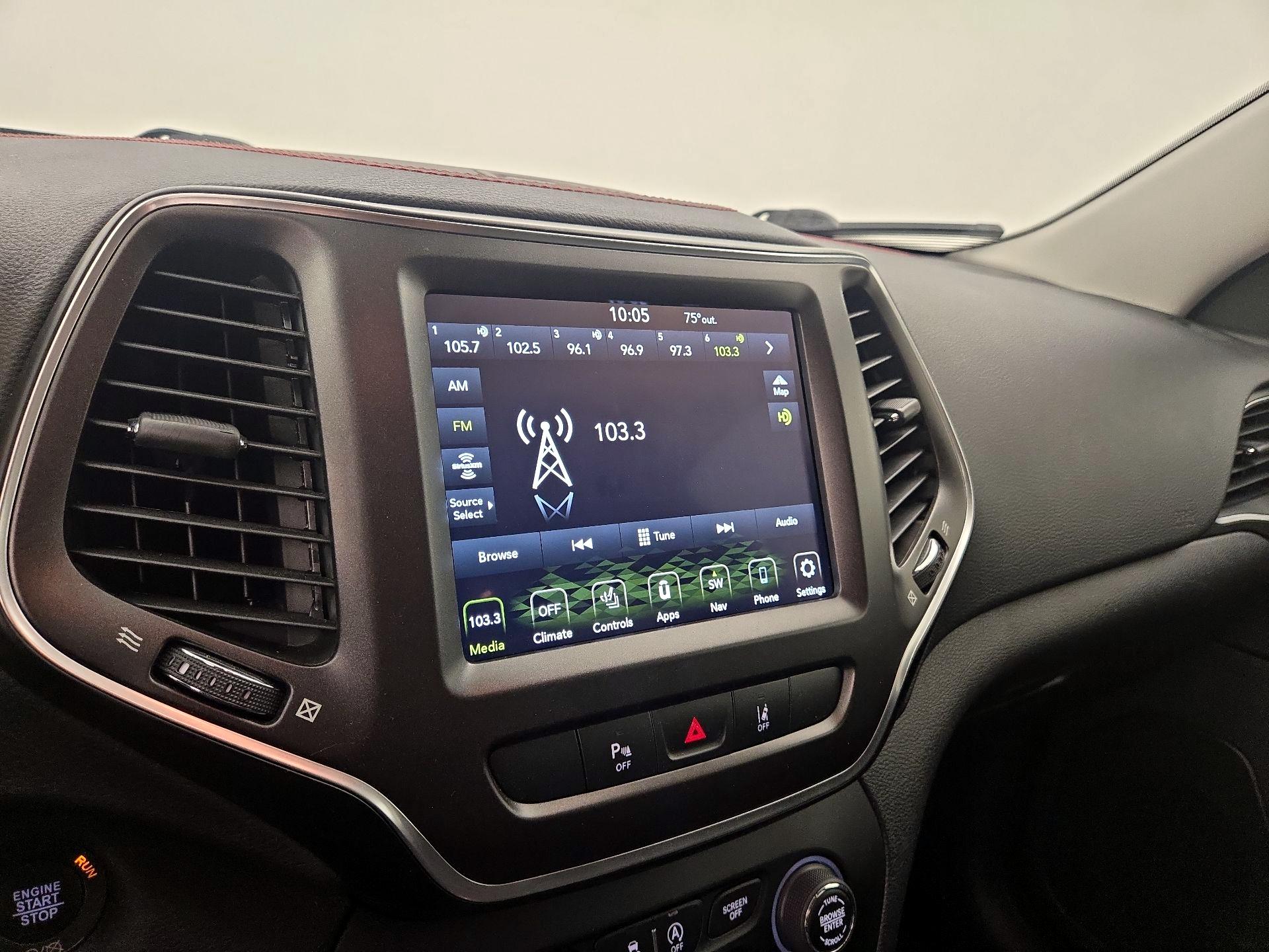 Thumbnail: 2021 Jeep Cherokee - 16