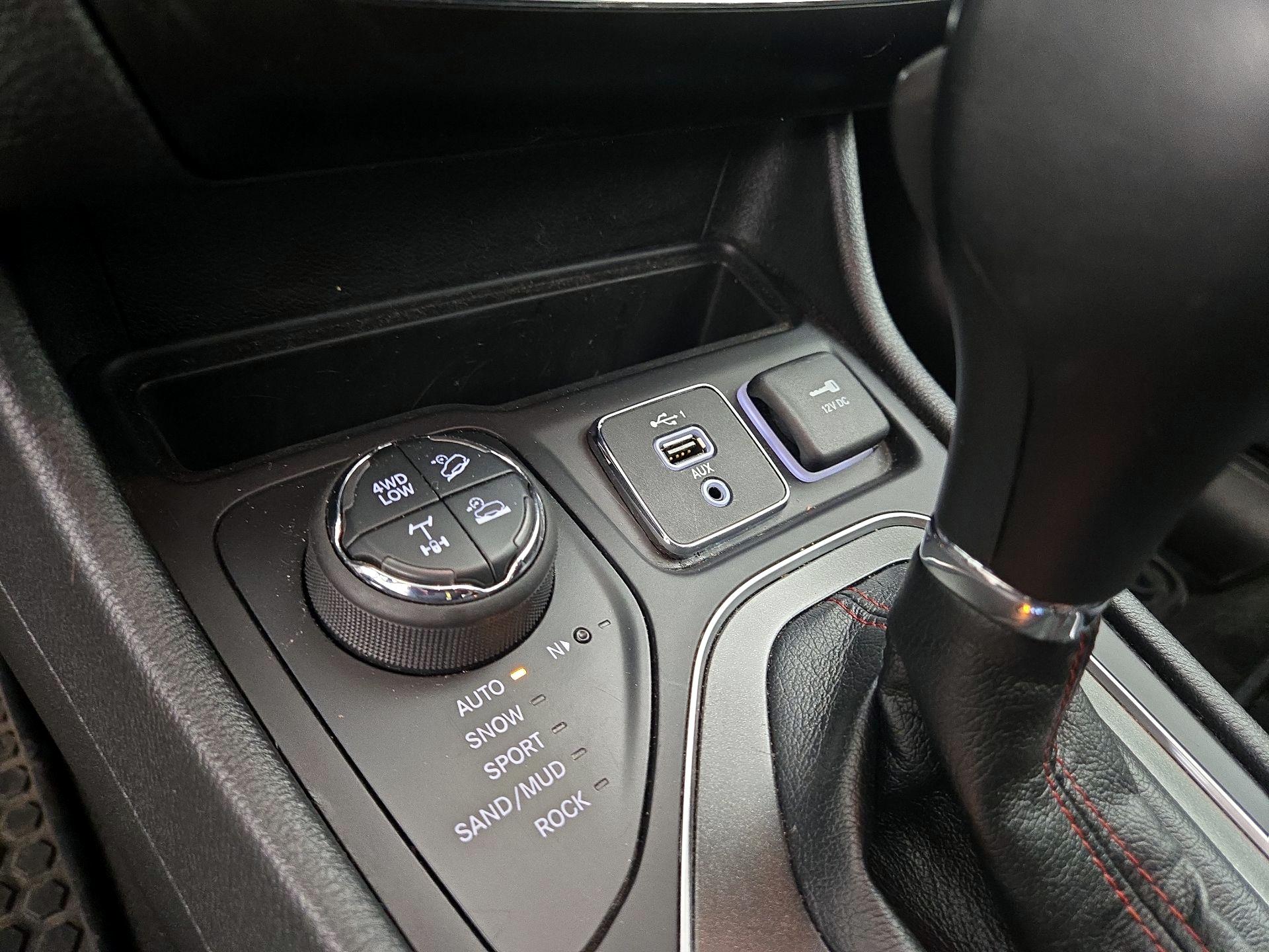Thumbnail: 2021 Jeep Cherokee - 19