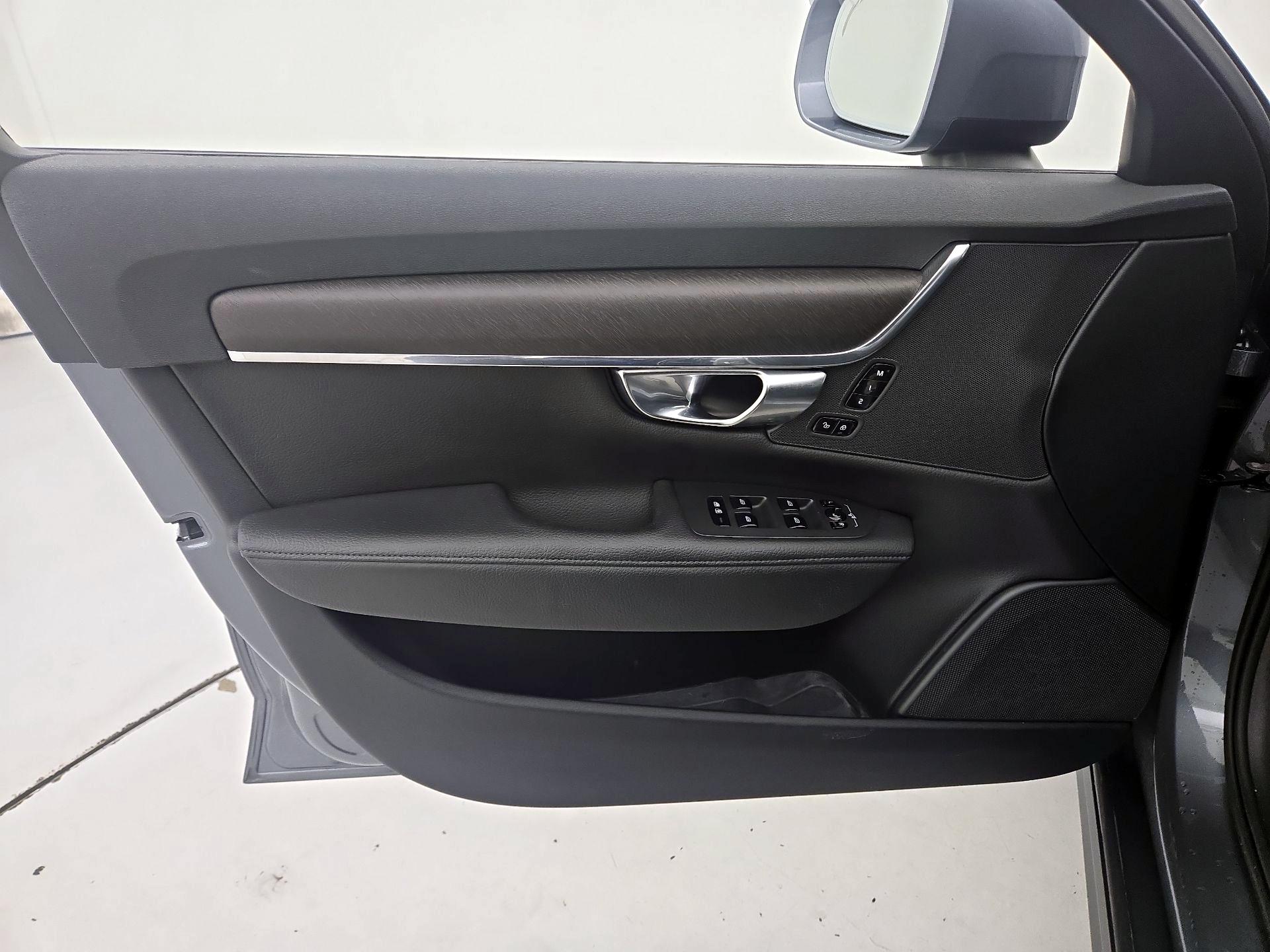 Thumbnail: 2018 Volvo V90 - 12