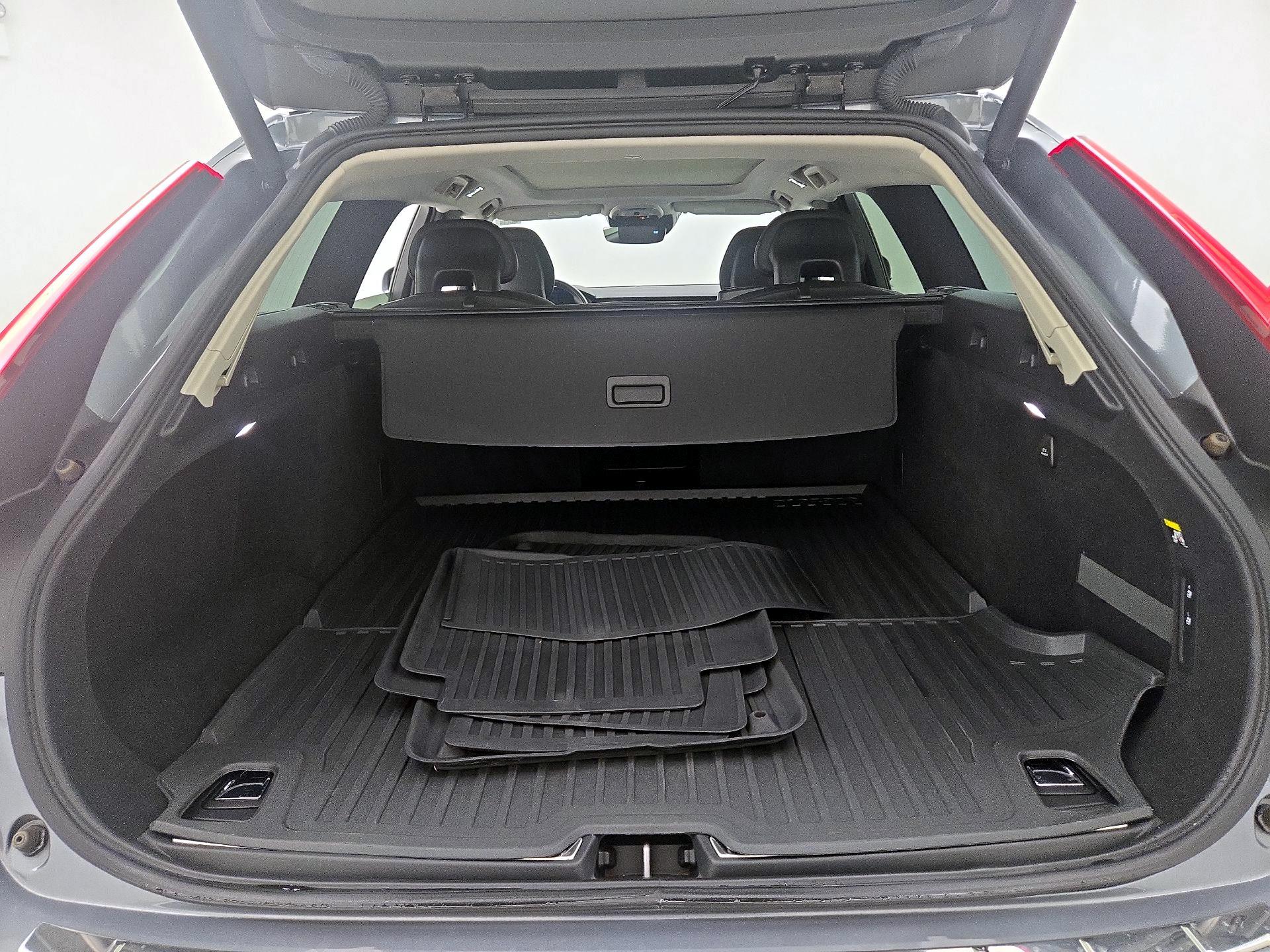 Thumbnail: 2018 Volvo V90 - 19