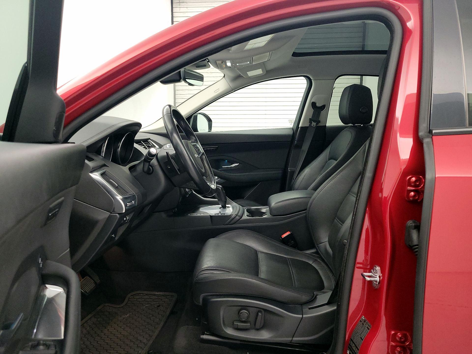 Thumbnail: 2019 Jaguar E-Pace - 11