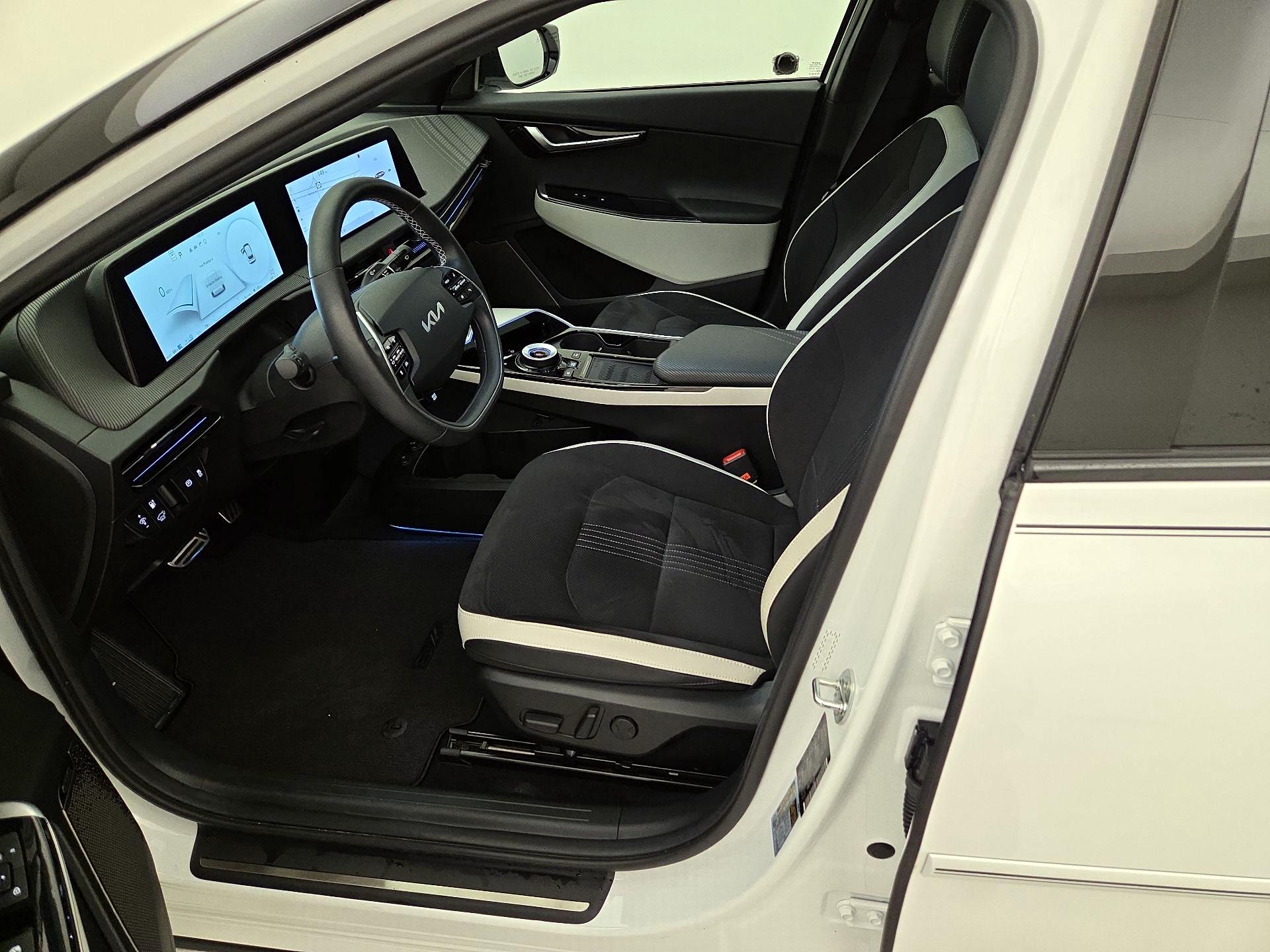 Thumbnail: 2024 Kia EV6 - 11