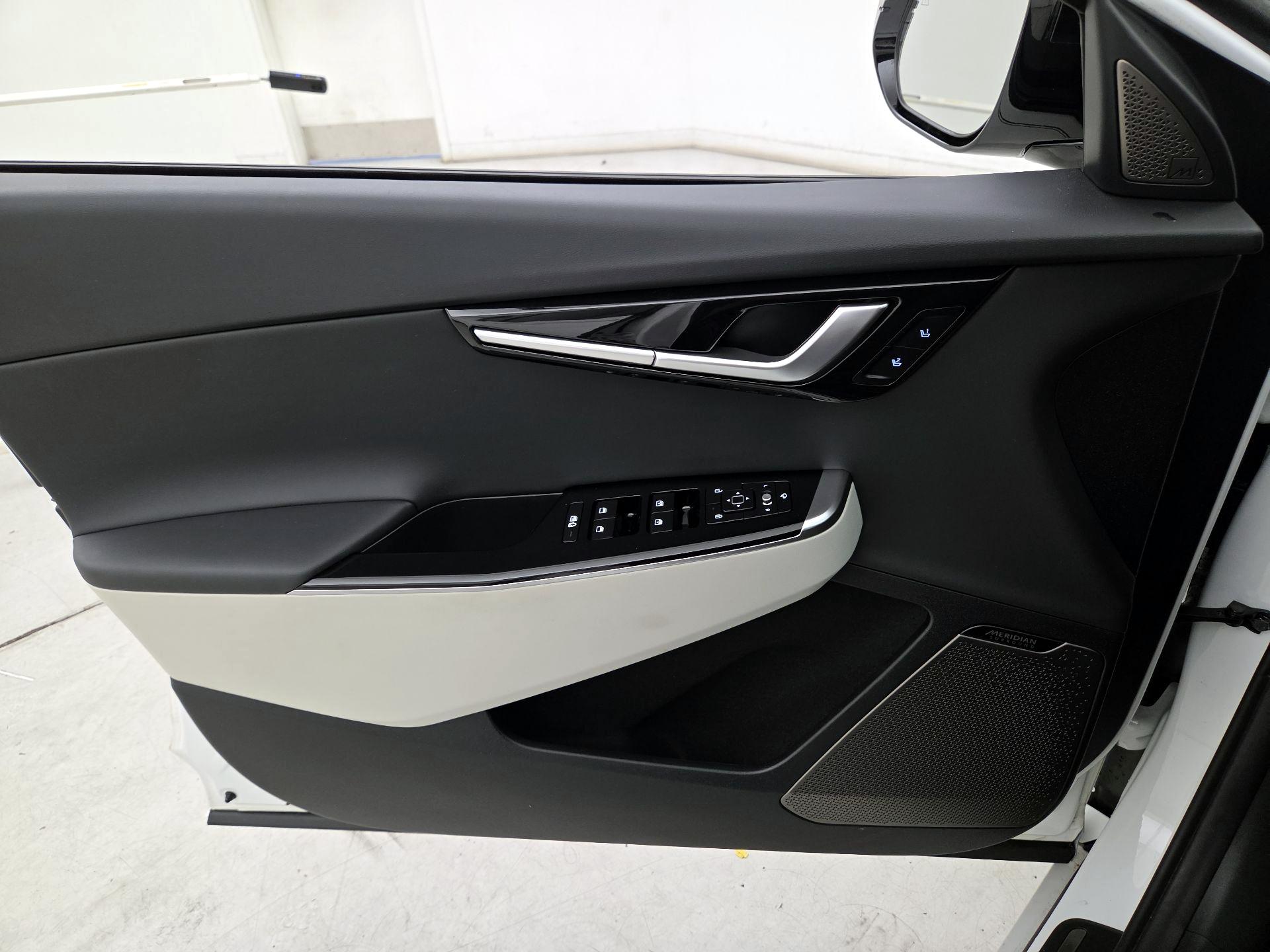 Thumbnail: 2024 Kia EV6 - 12