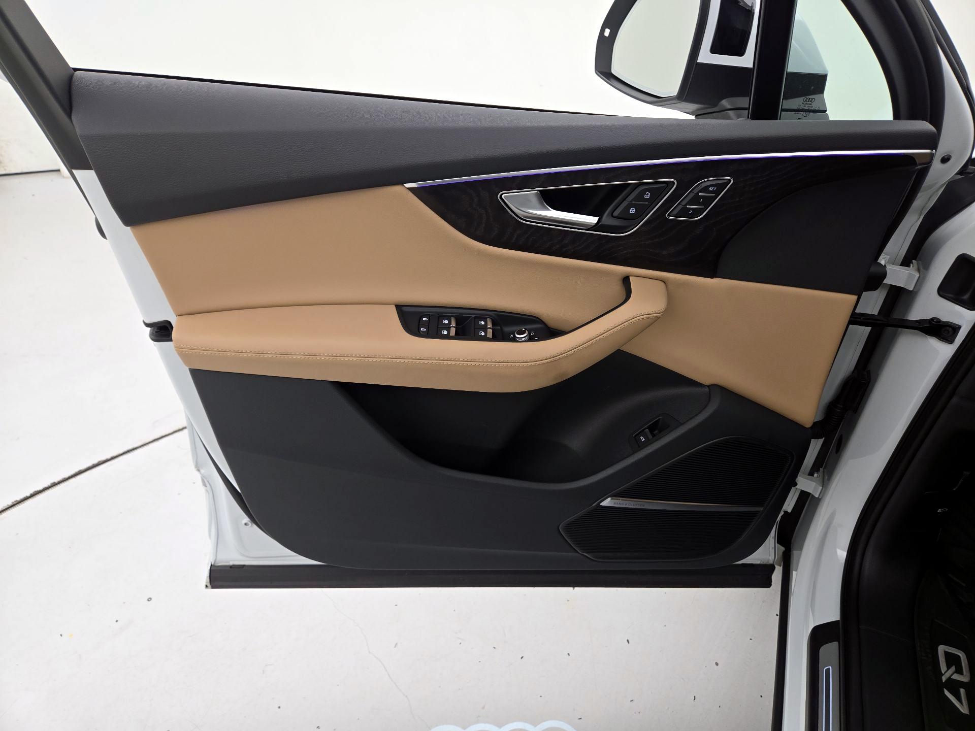 Thumbnail: 2024 Audi Q7 - 12