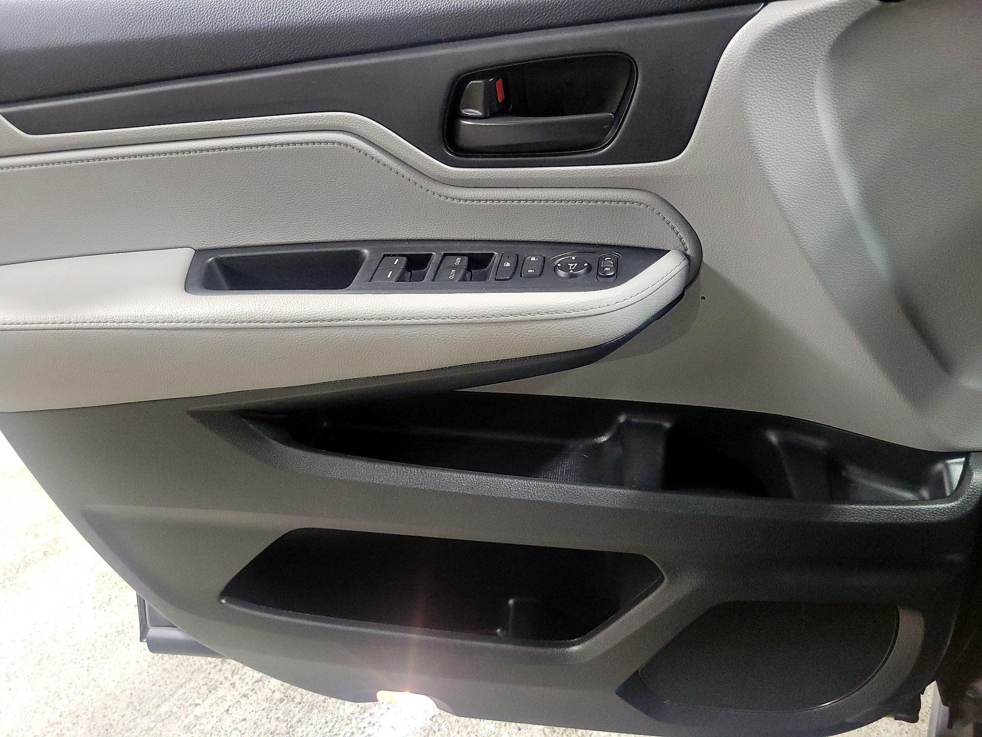 Thumbnail: 2019 Honda Odyssey - 12