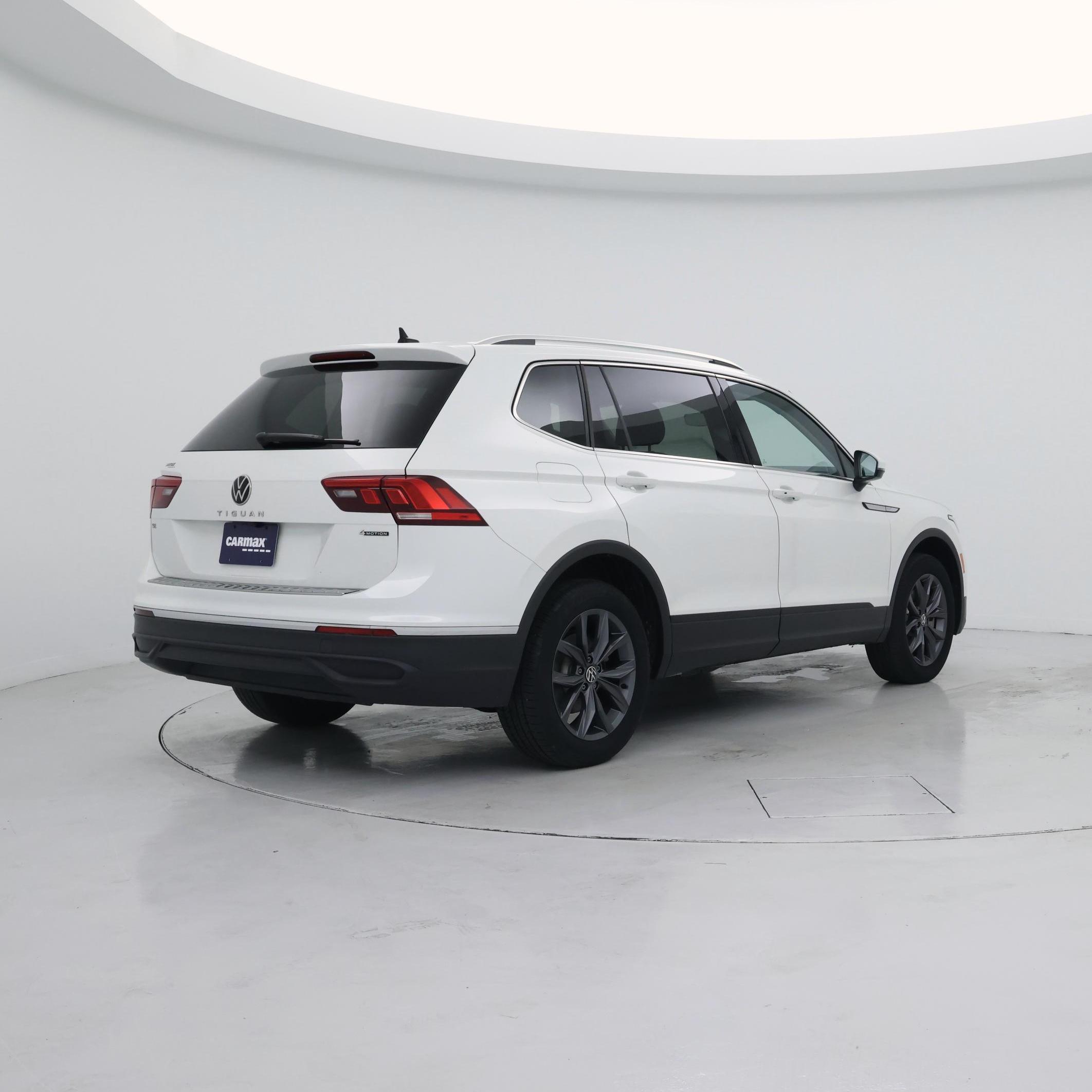 Thumbnail: 2023 Volkswagen Tiguan - 8