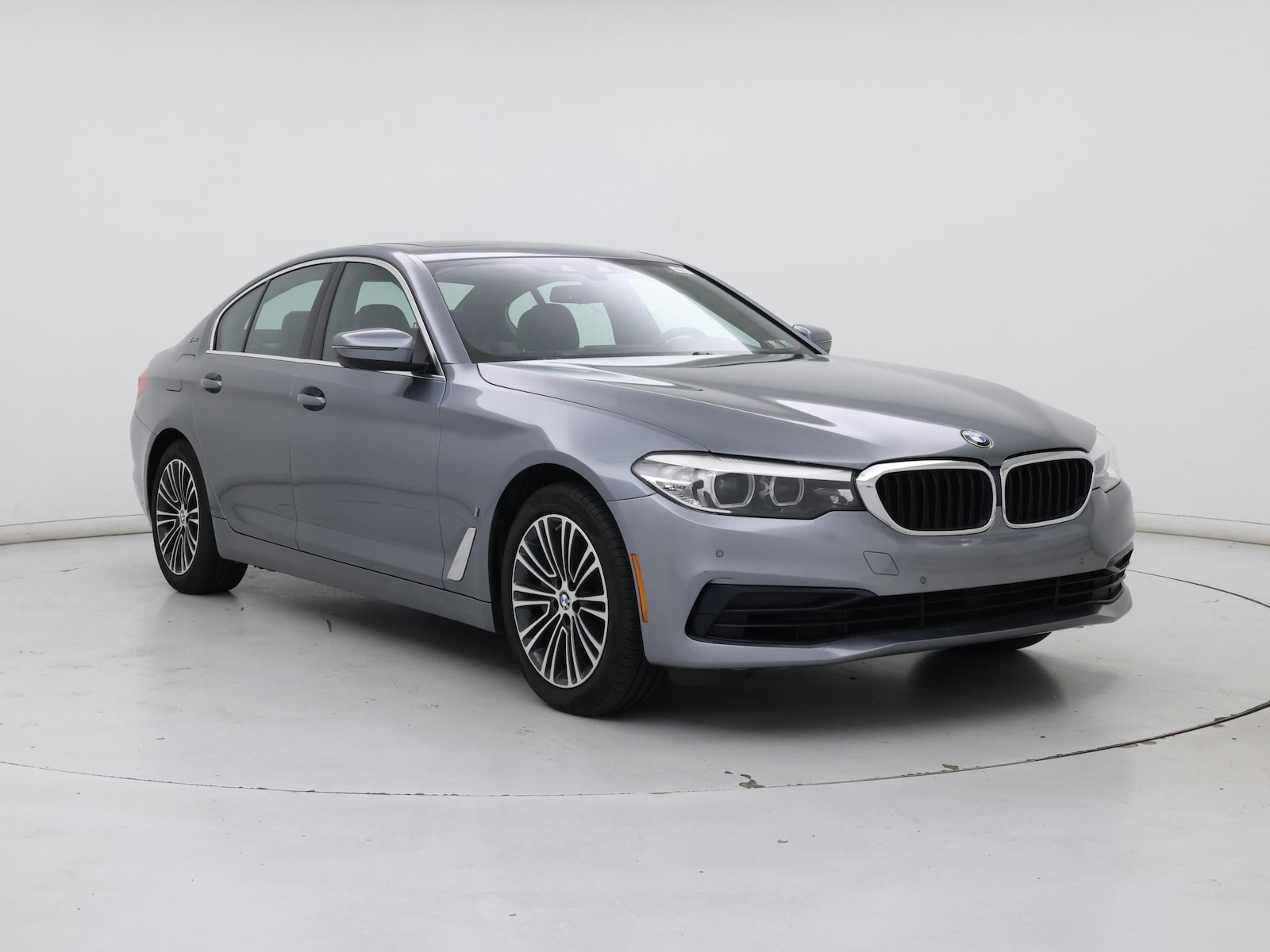 2019 BMW 5 Series 530e - Photo 2