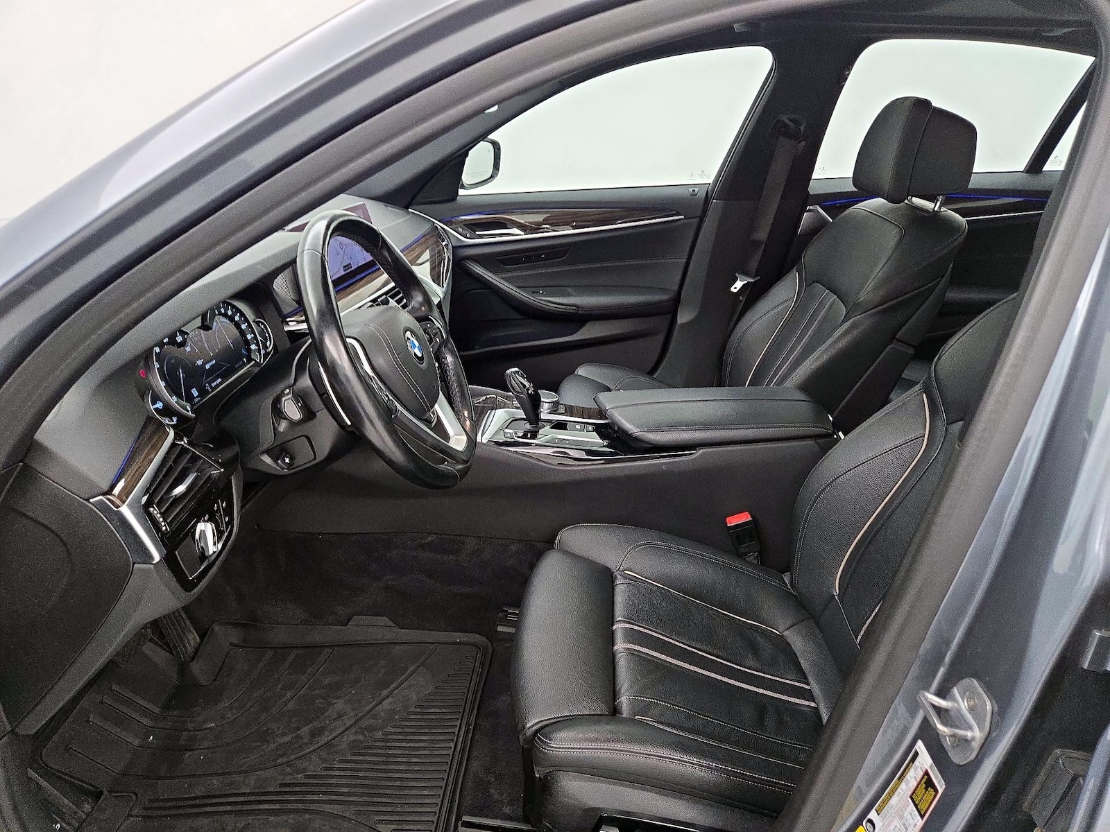 2019 BMW 5 Series 530e - Photo 12