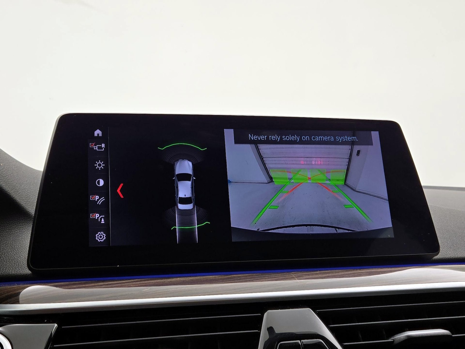 2019 BMW 5 Series 530e - Photo 16