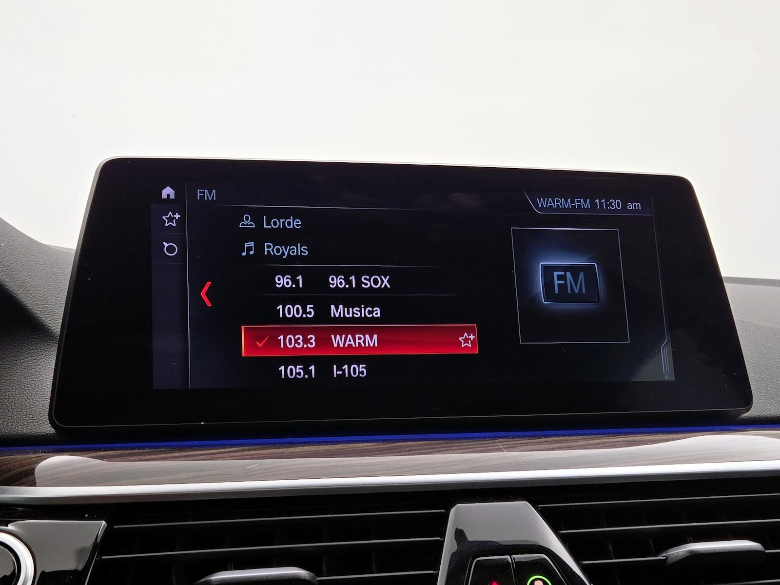 2019 BMW 5 Series 530e - Photo 17