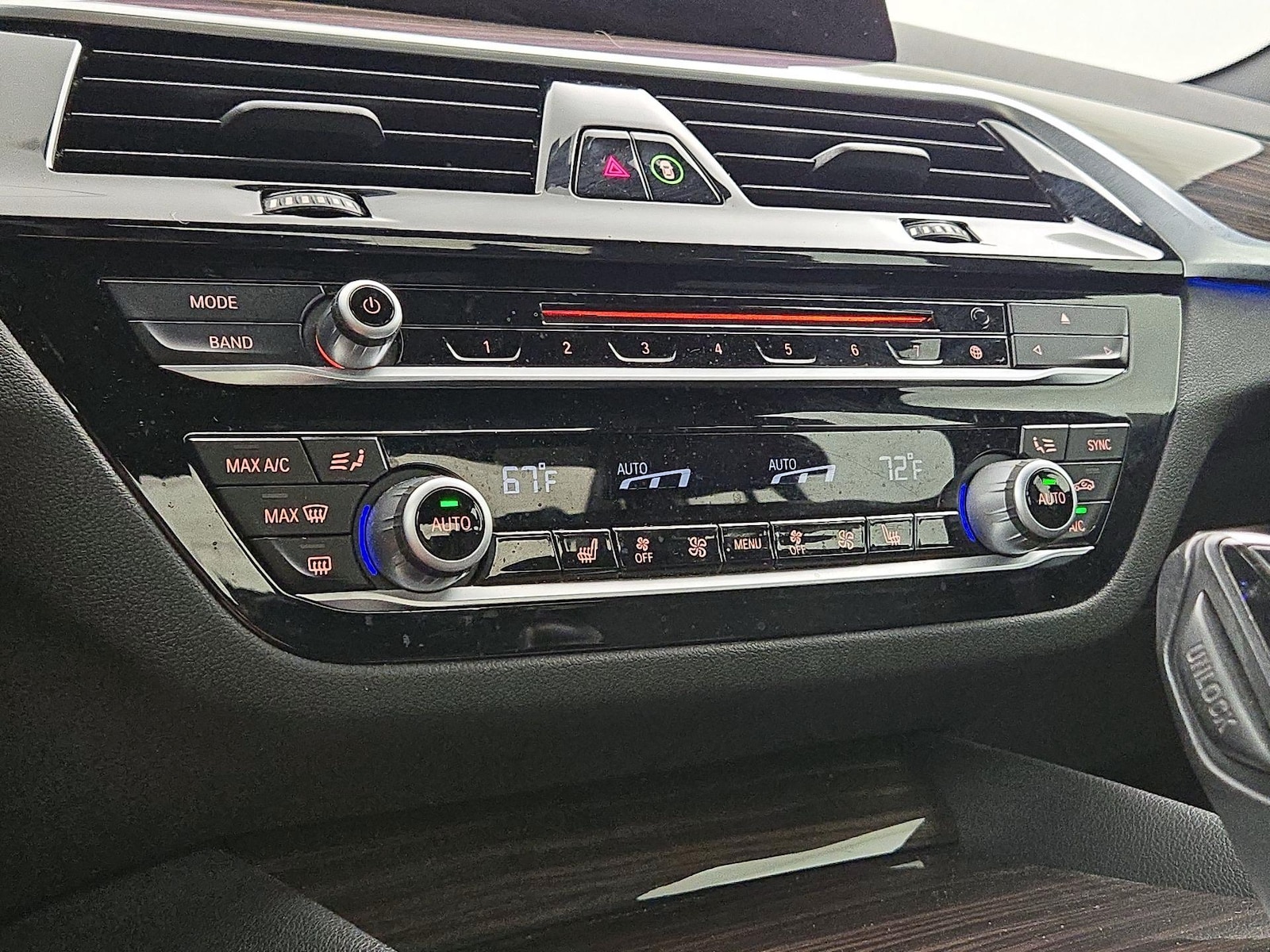 2019 BMW 5 Series 530e - Photo 18