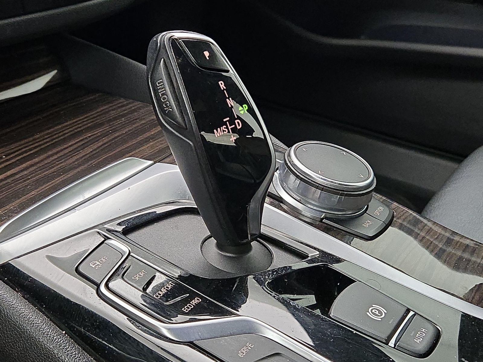 2019 BMW 5 Series 530e - Photo 19