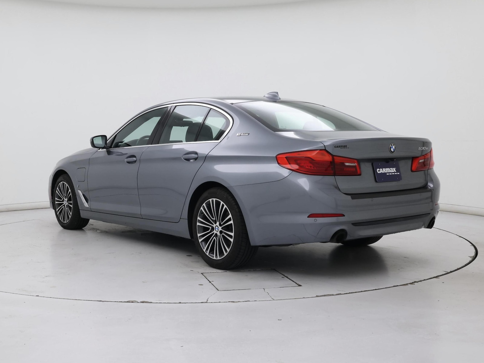 2019 BMW 5 Series 530e - Photo 3
