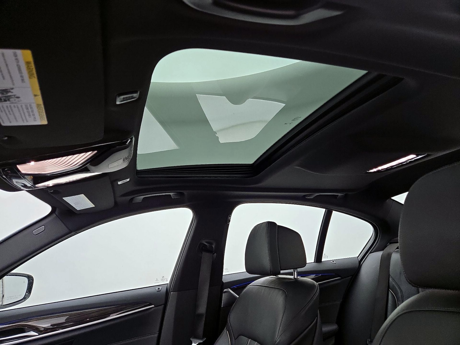 2019 BMW 5 Series 530e - Photo 21