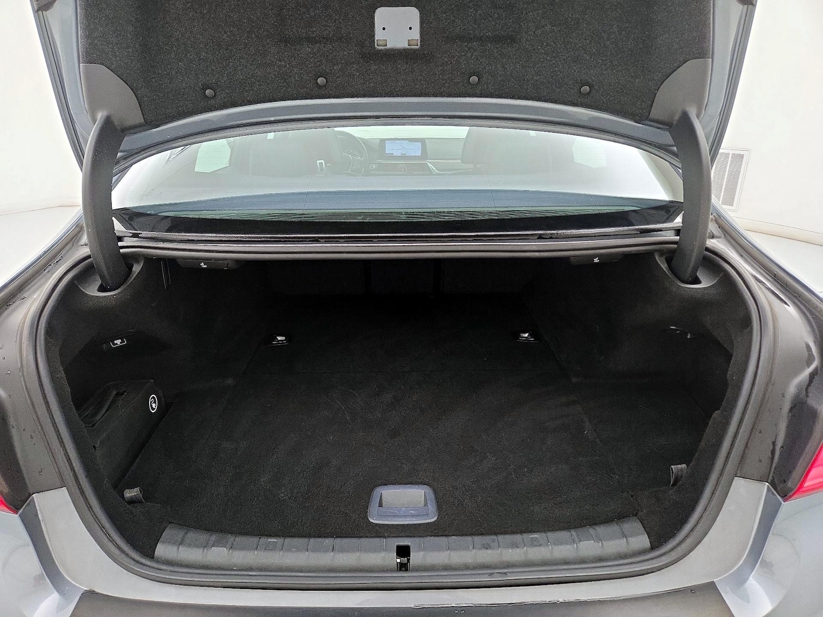 2019 BMW 5 Series 530e - Photo 23