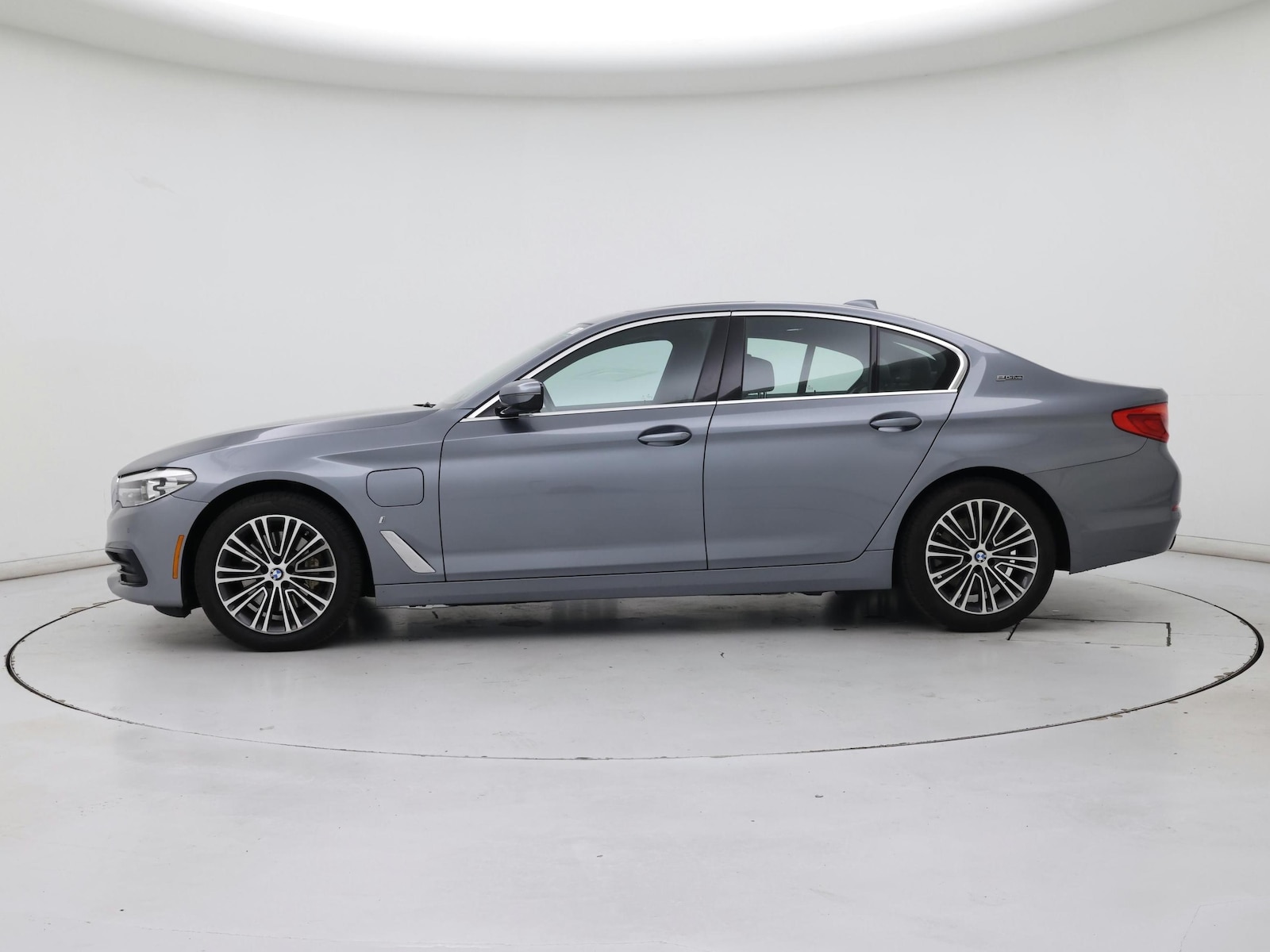 2019 BMW 5 Series 530e - Photo 4