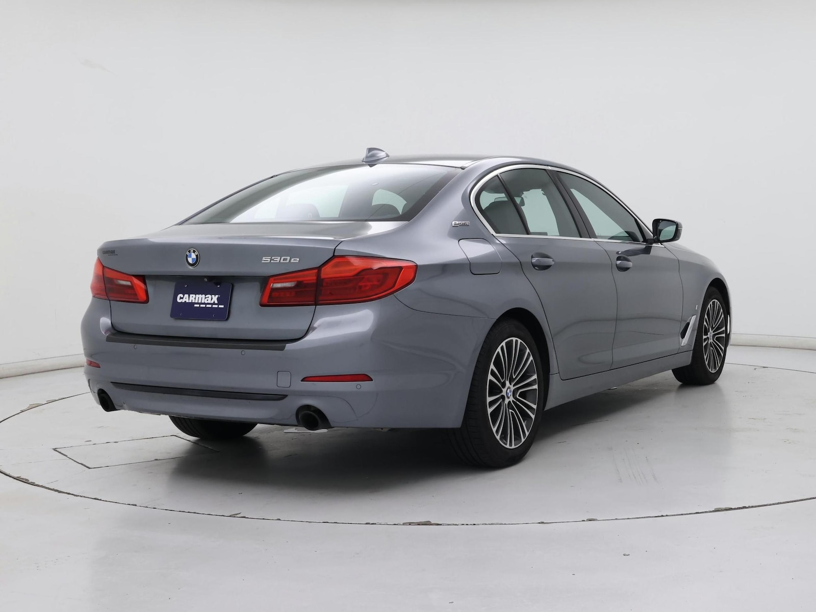 2019 BMW 5 Series 530e - Photo 9
