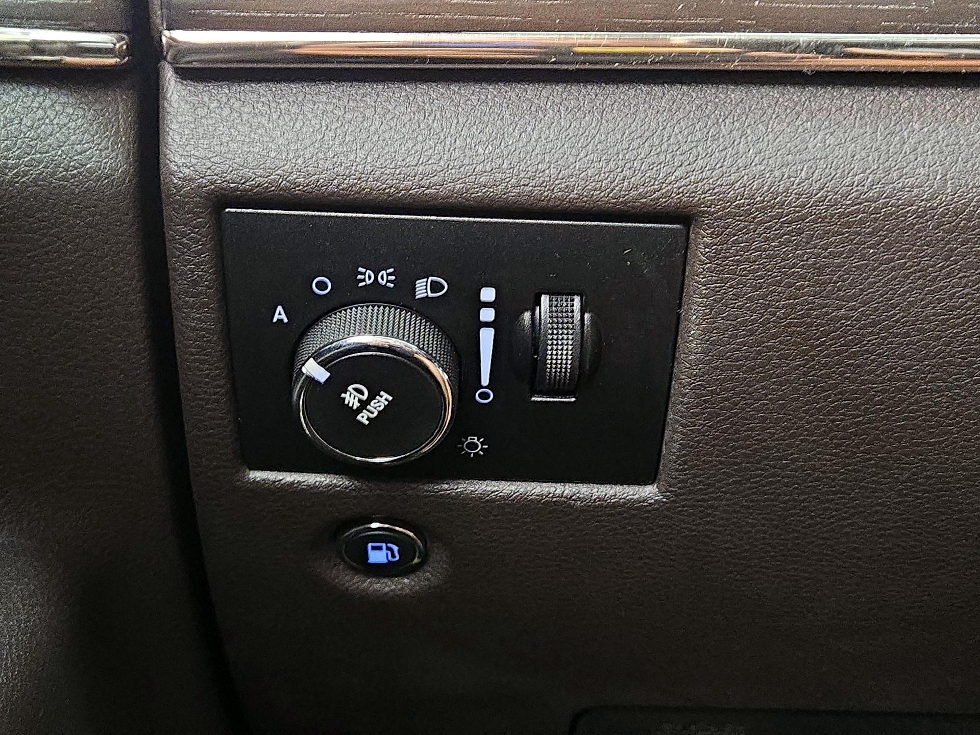 Thumbnail: 2014 Jeep Grand Cherokee - 13
