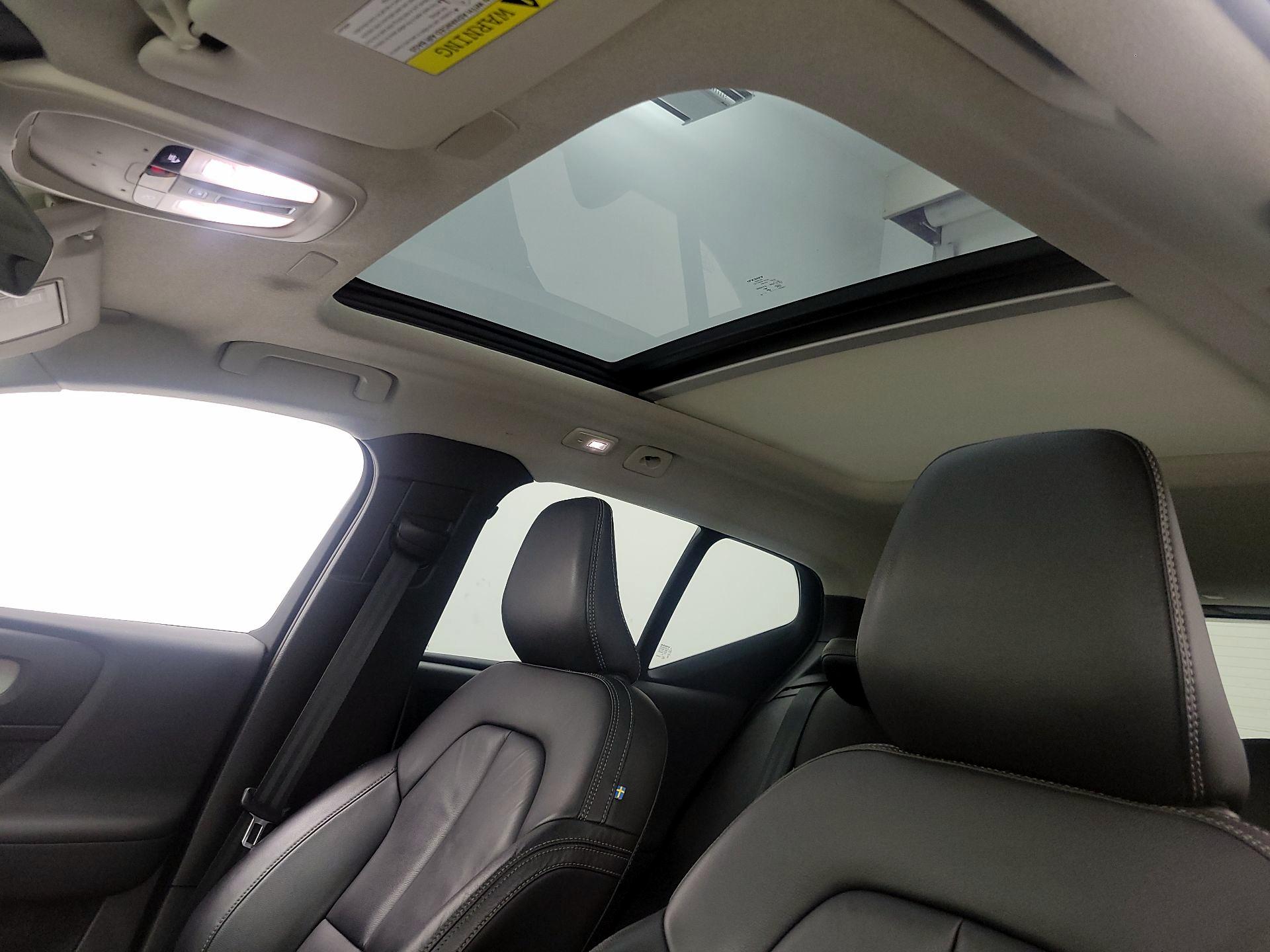 Thumbnail: 2023 Volvo XC40 - 19