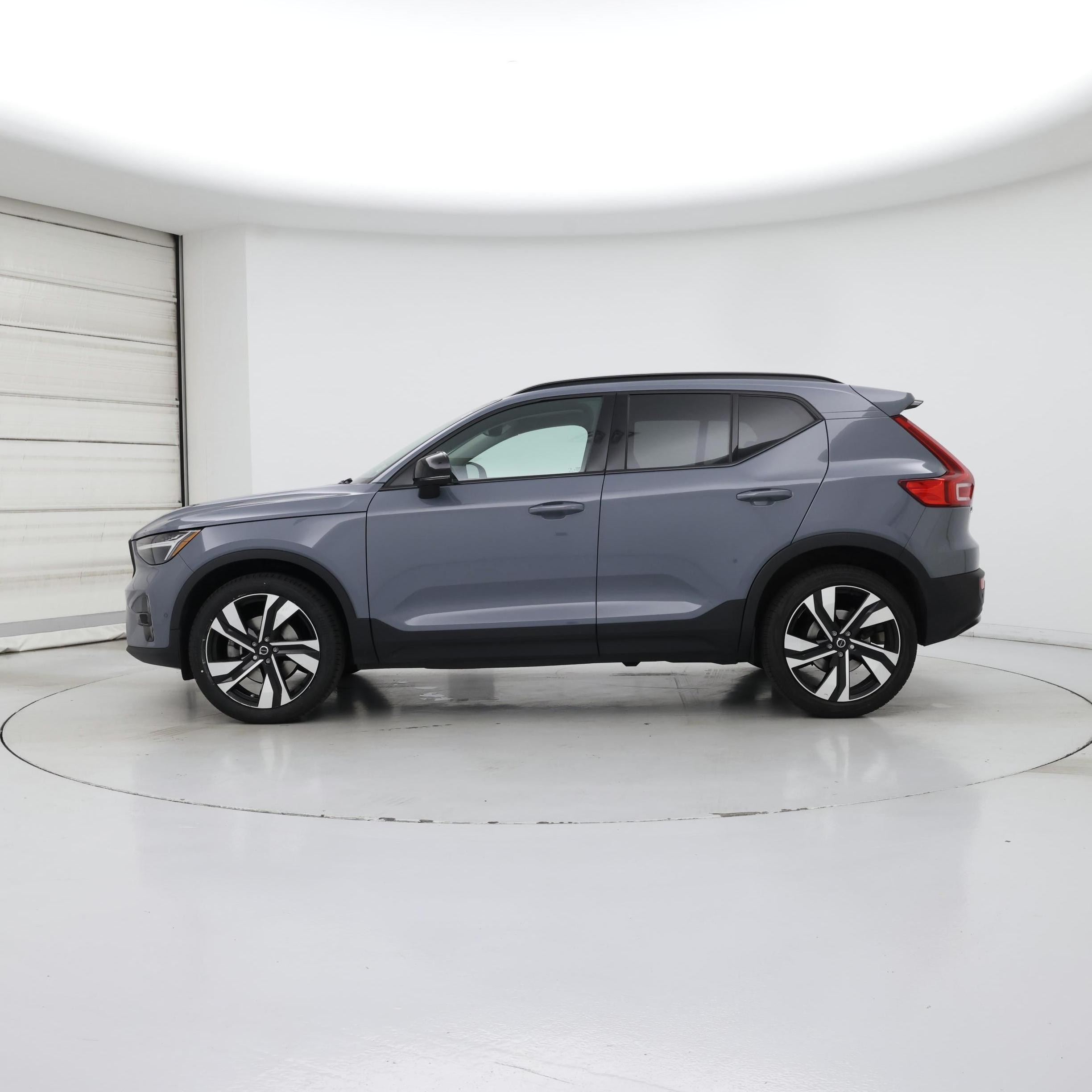 Thumbnail: 2023 Volvo XC40 - 3