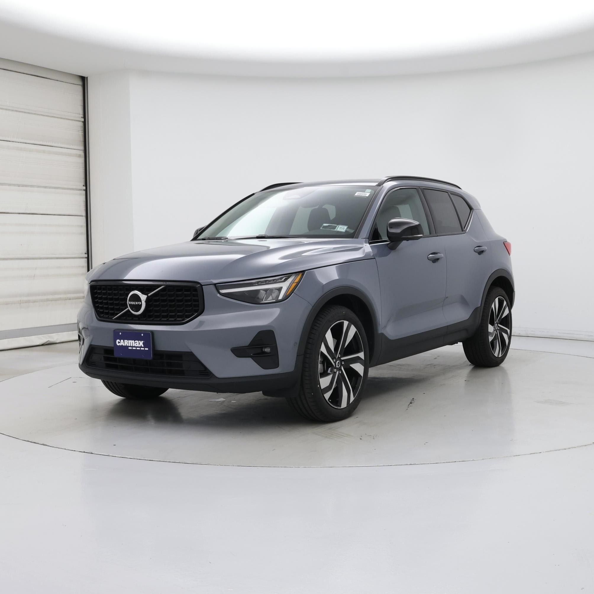 Thumbnail: 2023 Volvo XC40 - 4