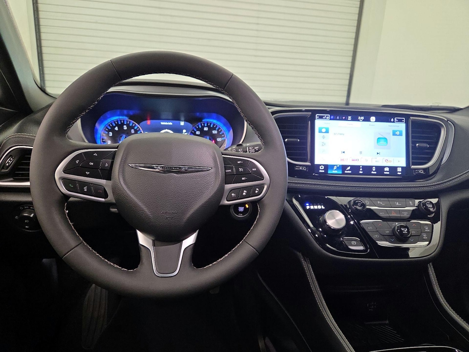 2026 Chrysler Pacifica Limited - Photo 11