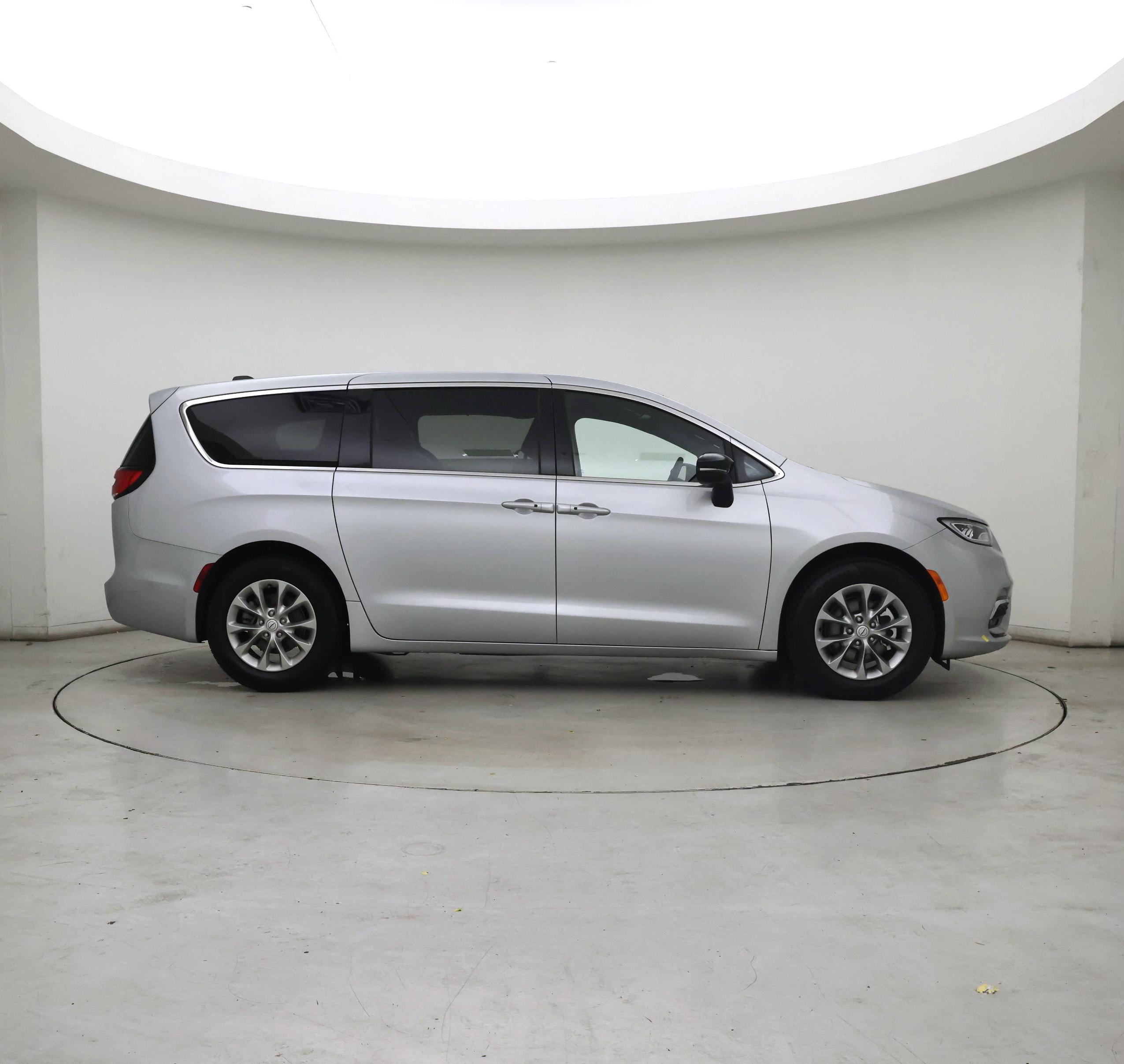 Thumbnail: 2026 Chrysler Pacifica - 7