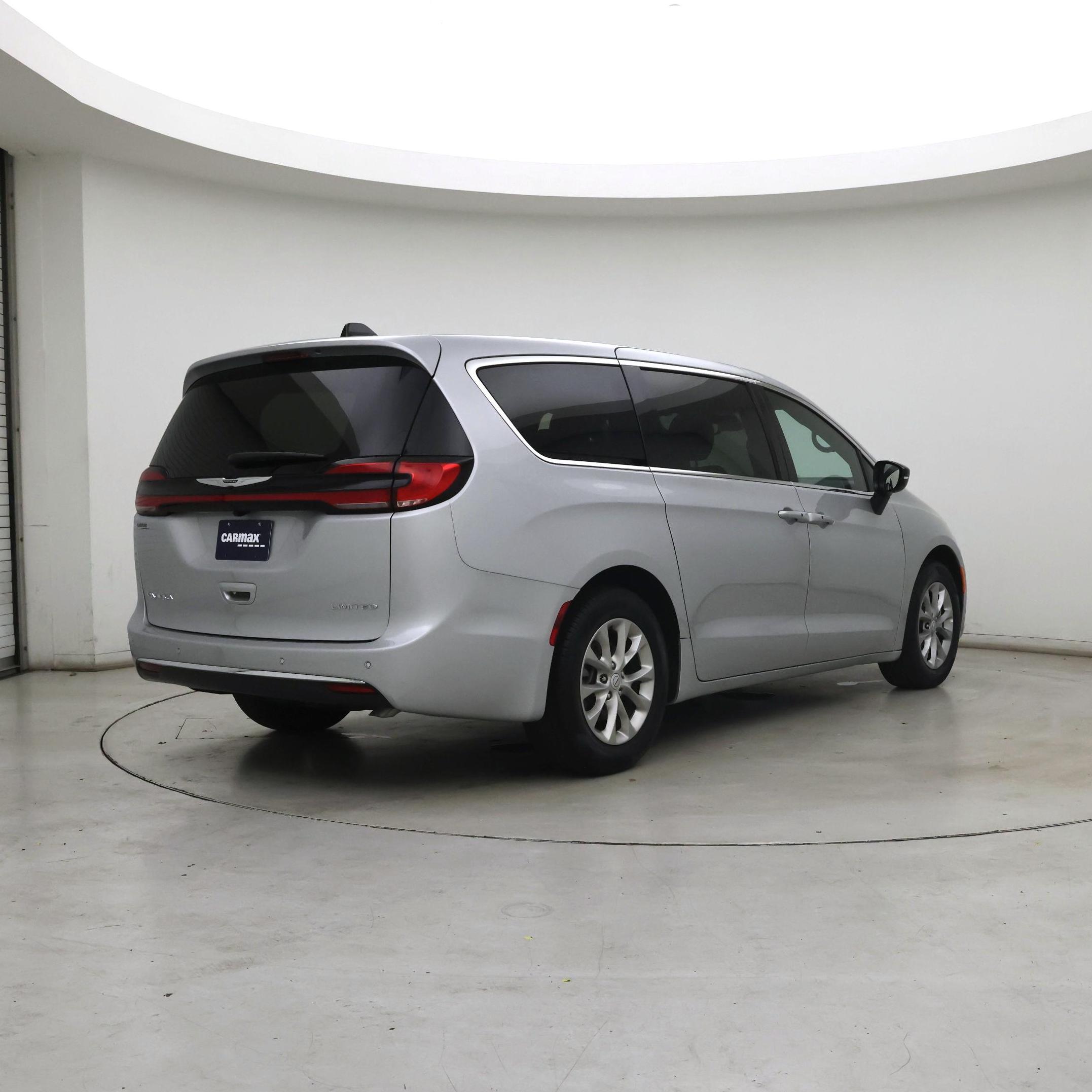 Thumbnail: 2026 Chrysler Pacifica - 8