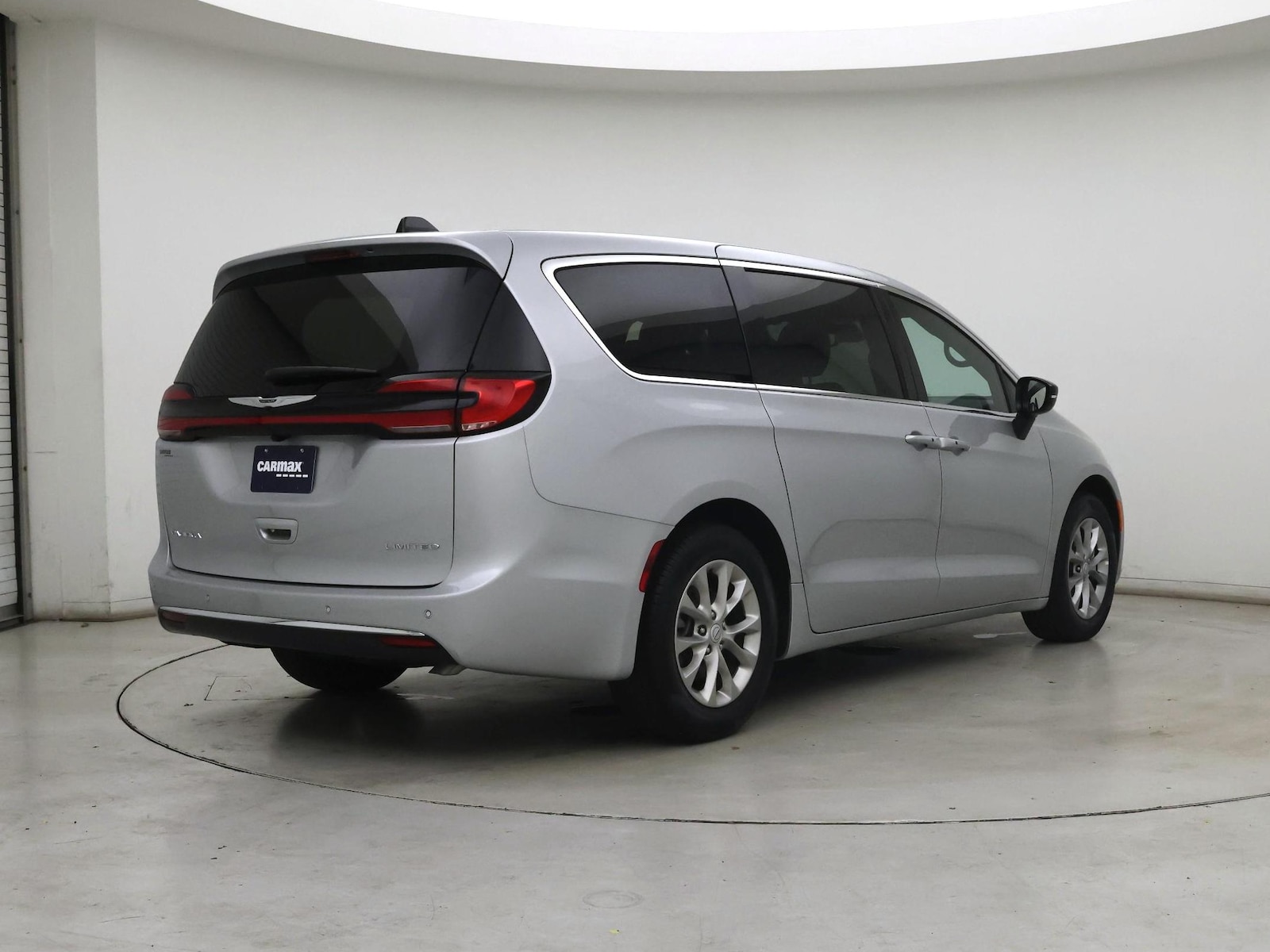 2026 Chrysler Pacifica Limited - Photo 9