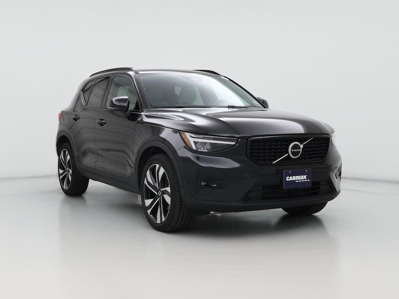 2023 Volvo XC40 B5 Plus Bright Theme
