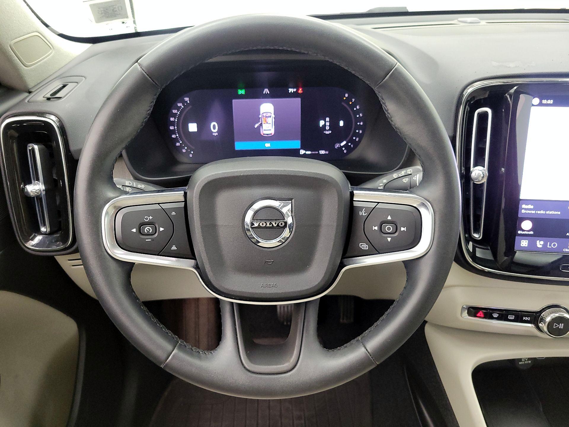 Thumbnail: 2023 Volvo XC40 - 10