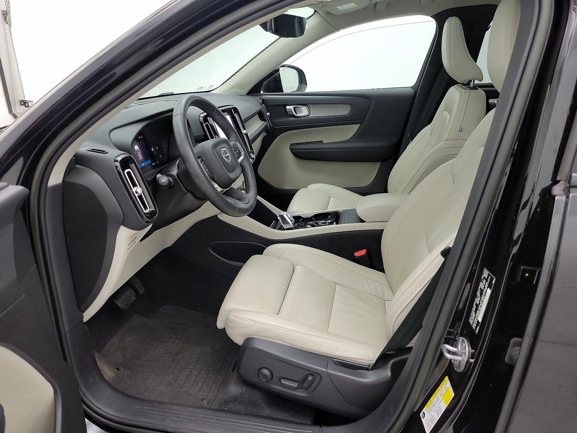 Thumbnail: 2023 Volvo XC40 - 11