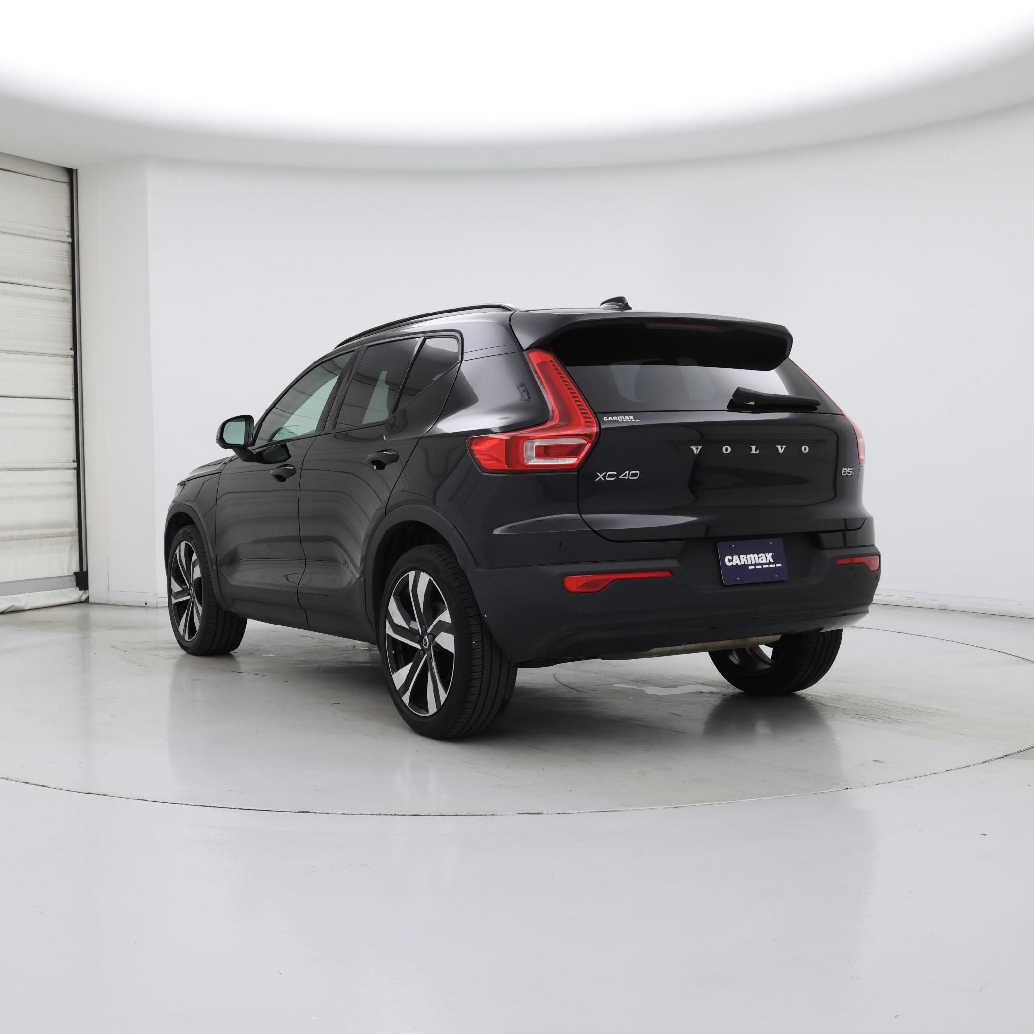 Thumbnail: 2023 Volvo XC40 - 2