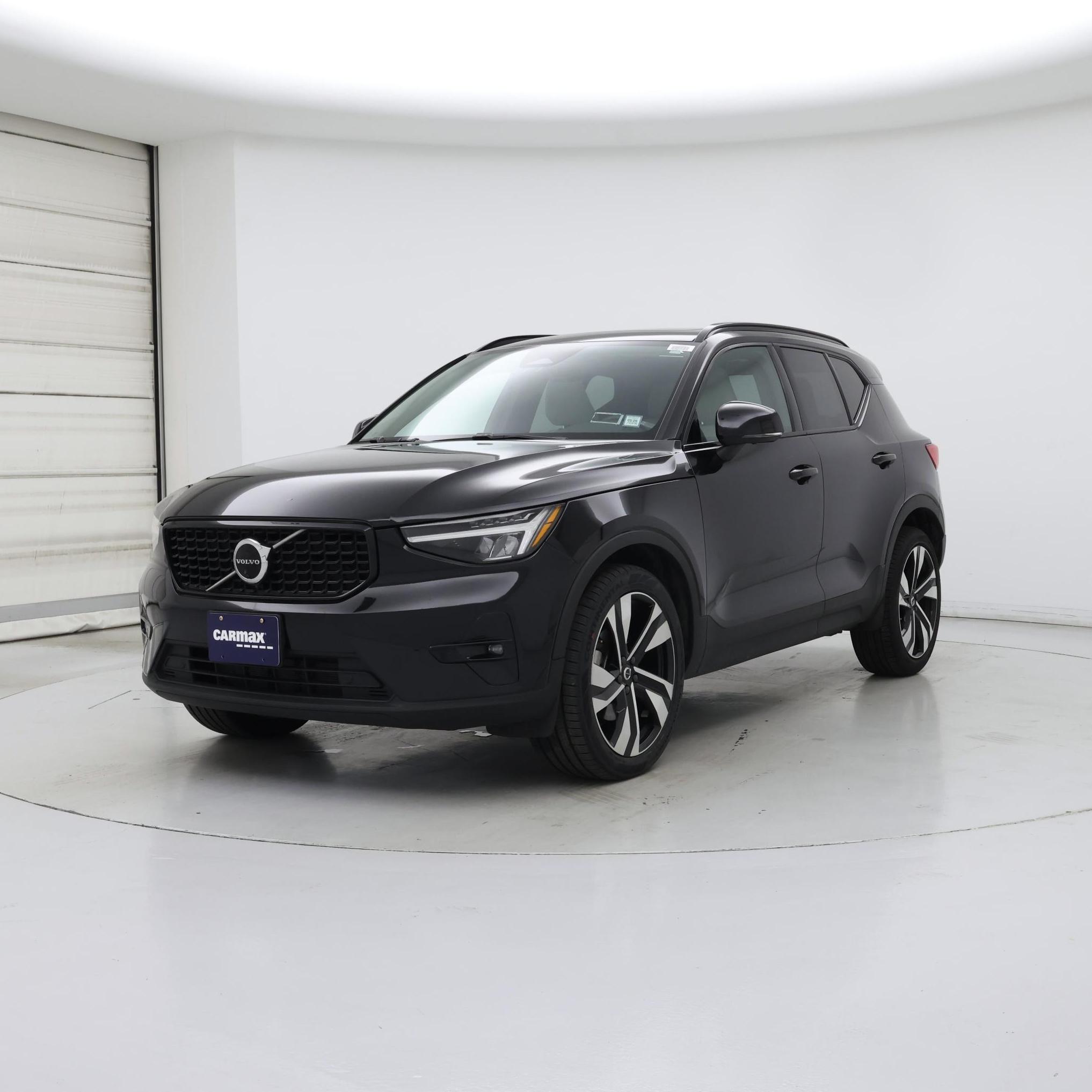 Thumbnail: 2023 Volvo XC40 - 4