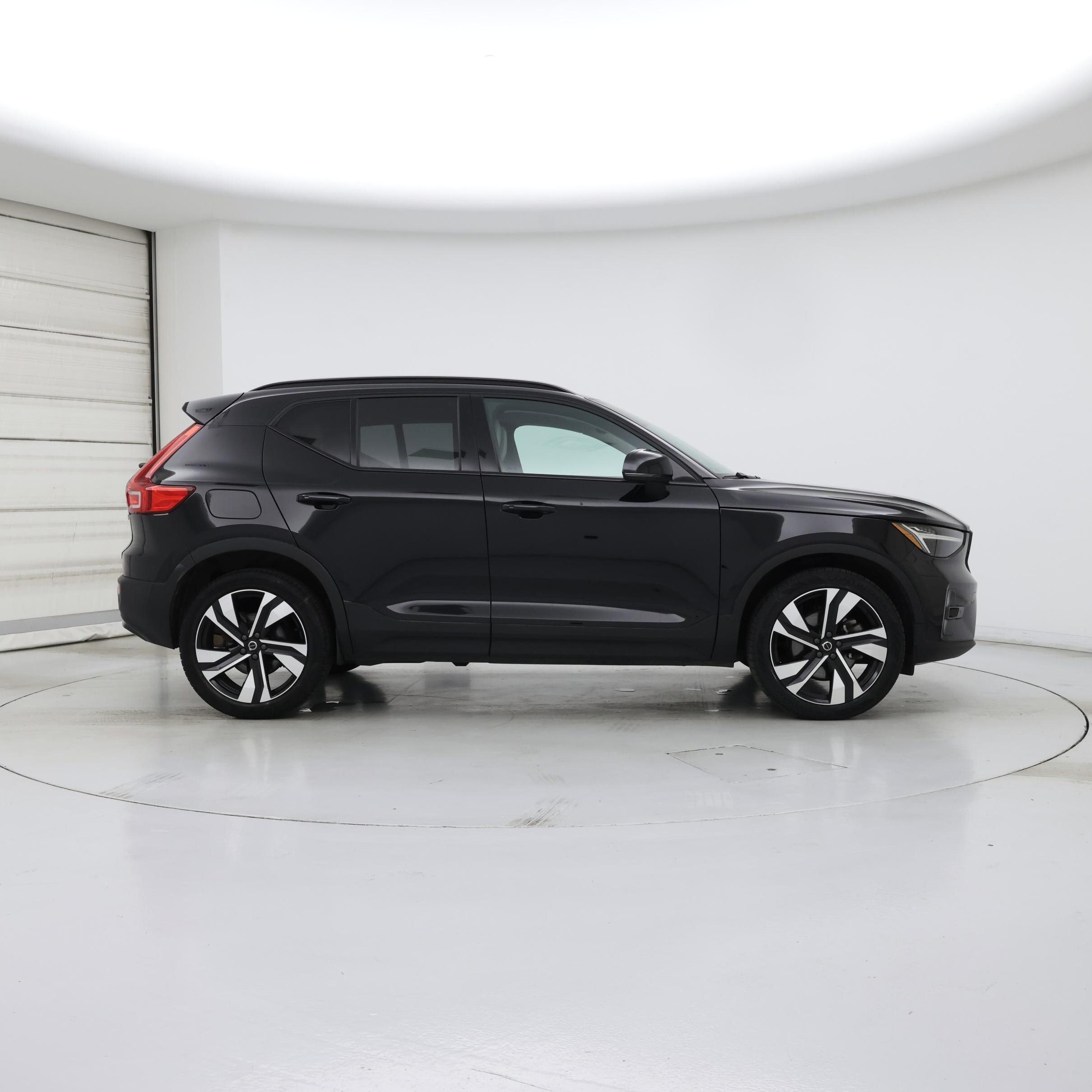 Thumbnail: 2023 Volvo XC40 - 7