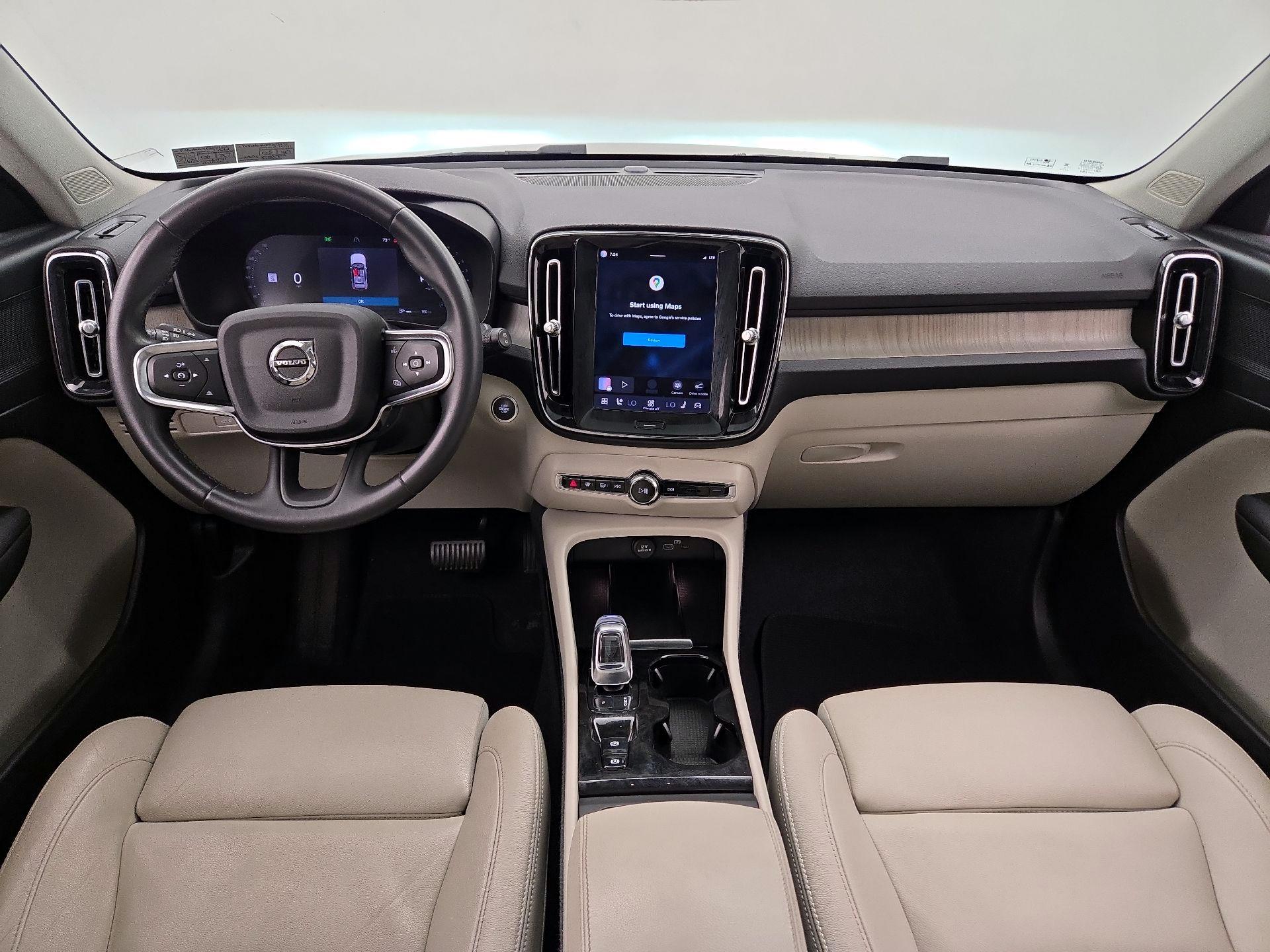 Thumbnail: 2023 Volvo XC40 - 9