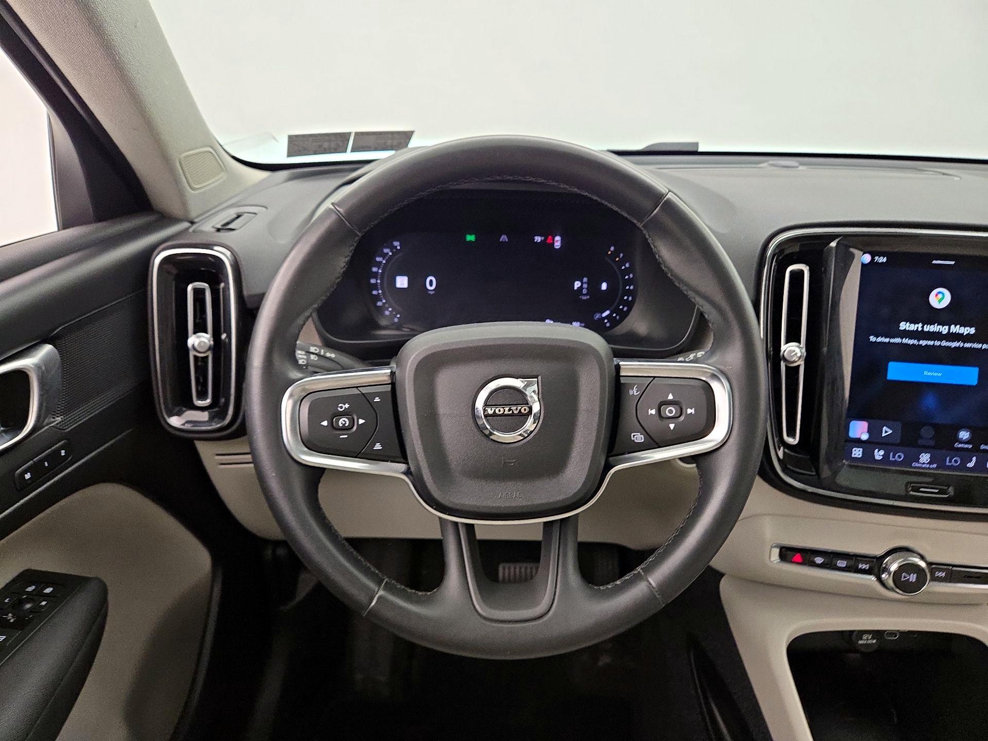 Thumbnail: 2023 Volvo XC40 - 10
