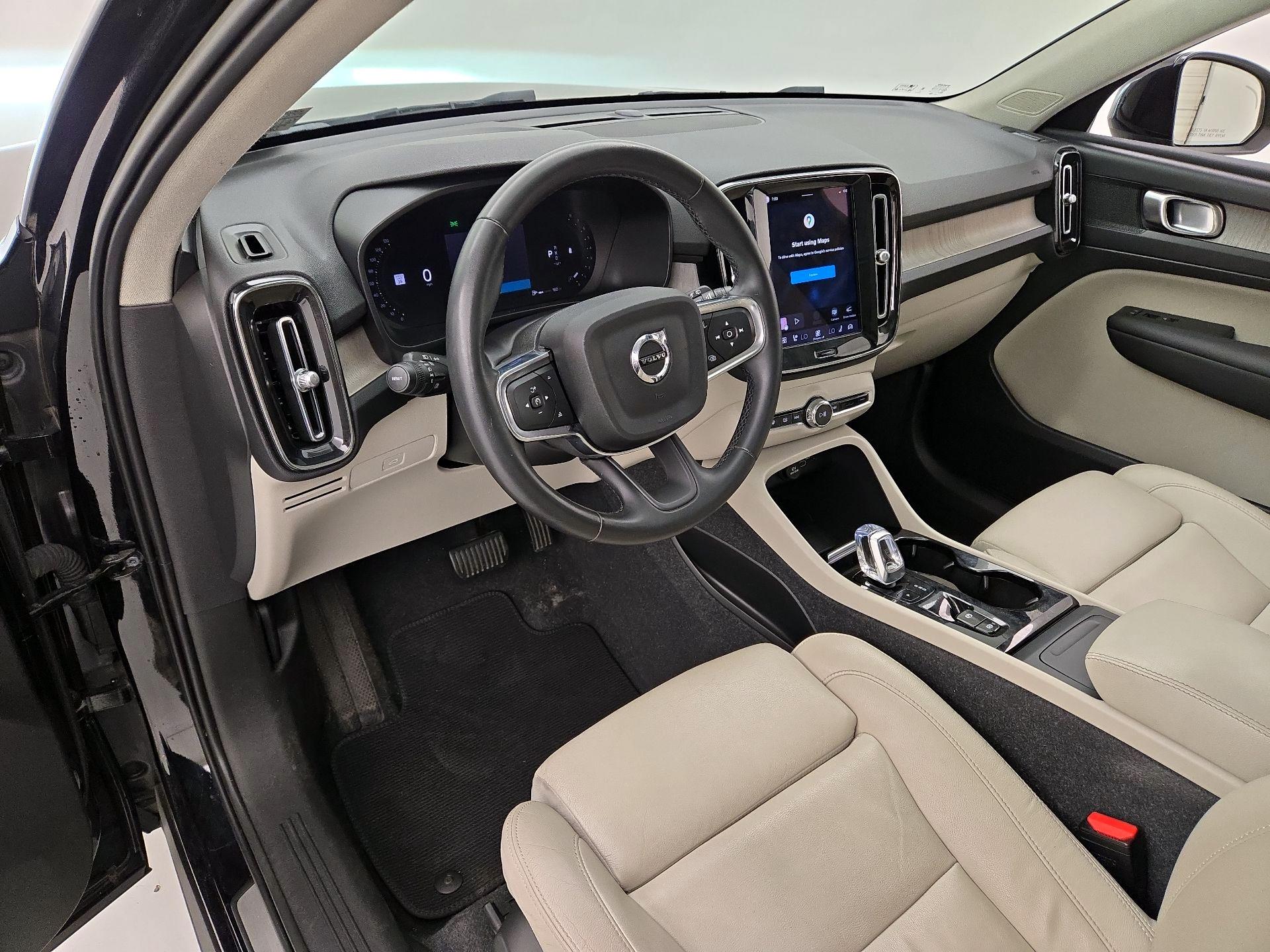 Thumbnail: 2023 Volvo XC40 - 11