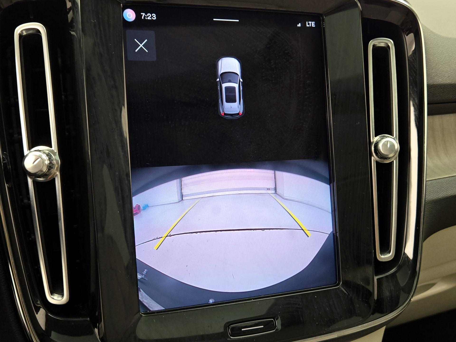 Thumbnail: 2023 Volvo XC40 - 14