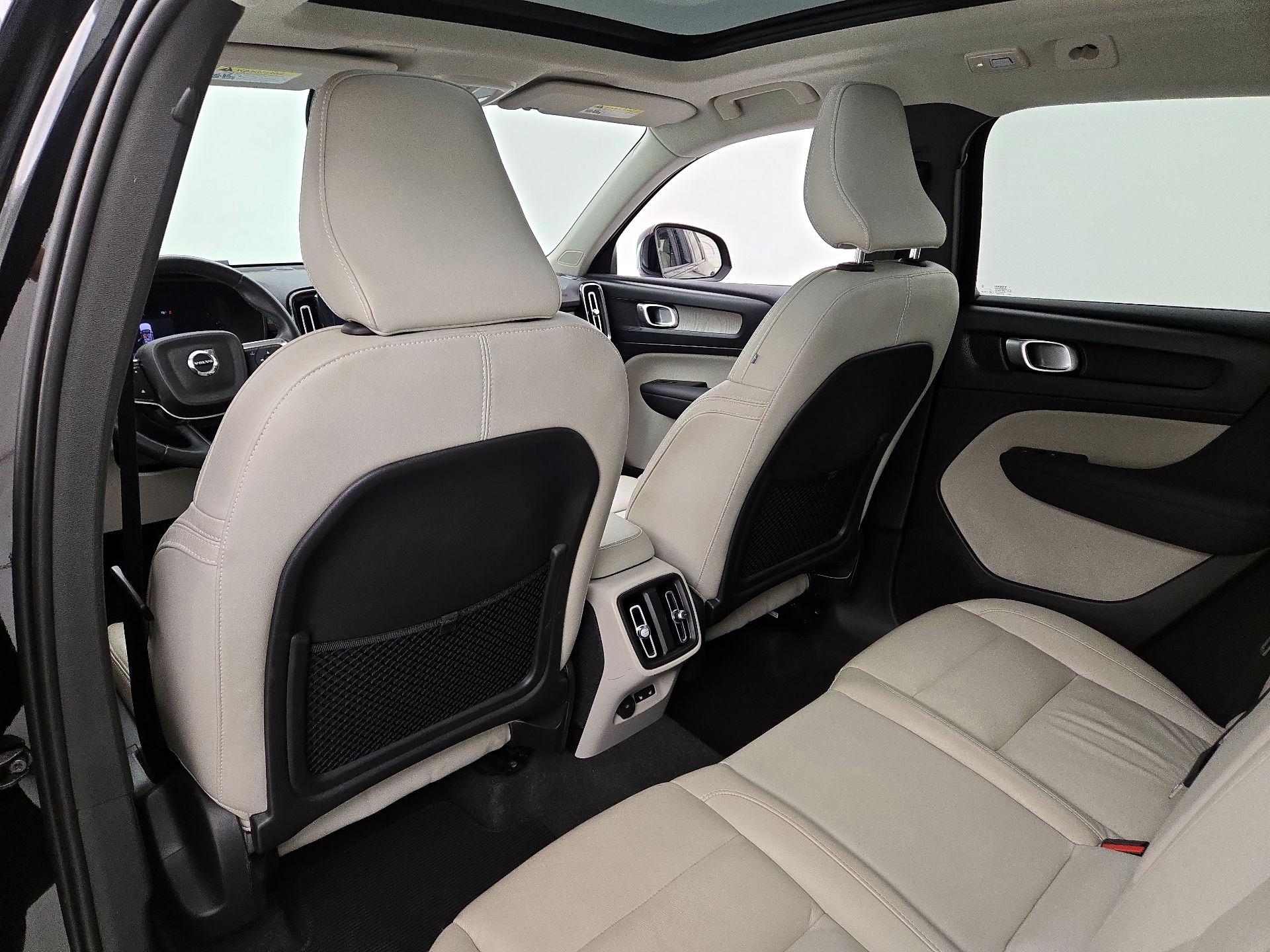 Thumbnail: 2023 Volvo XC40 - 20