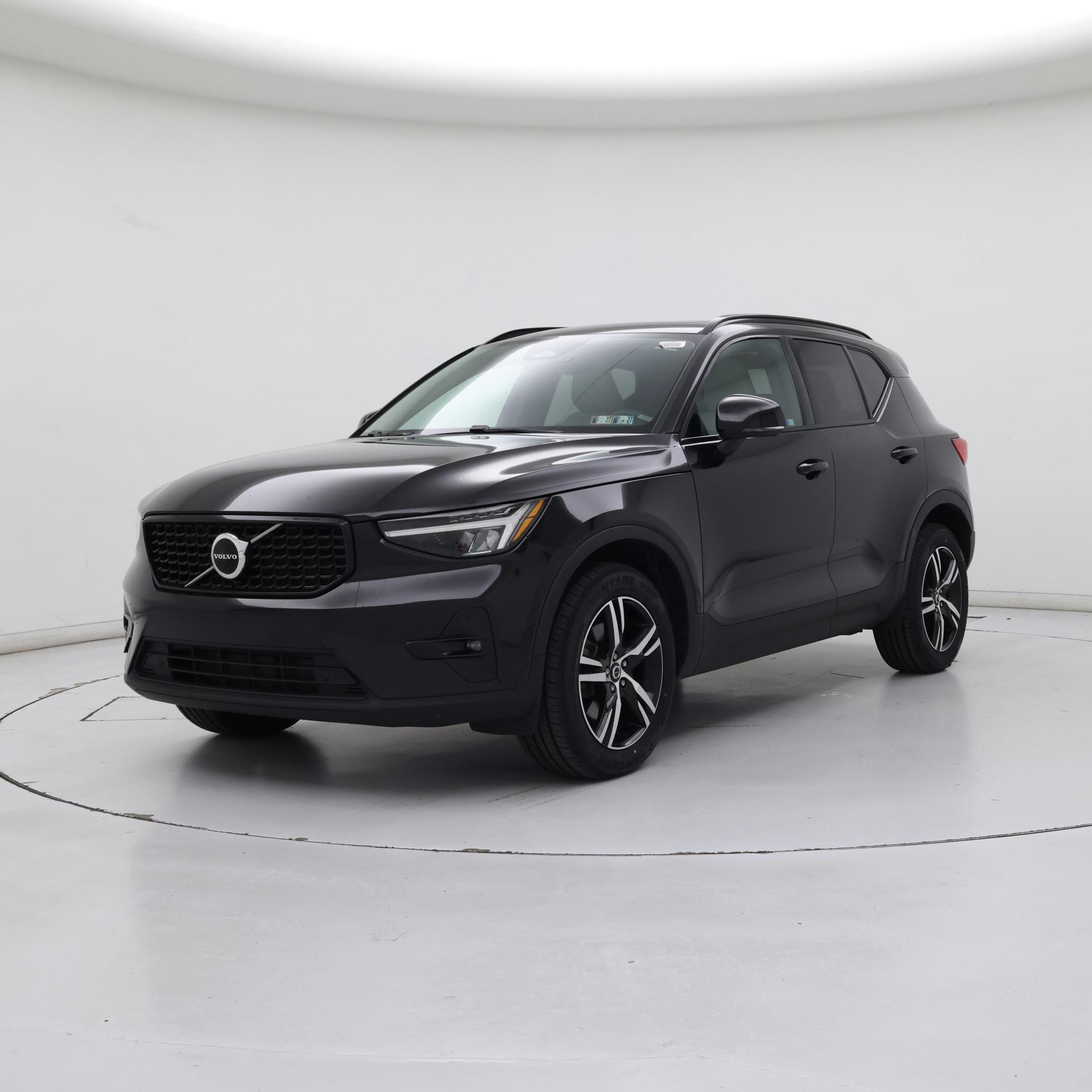 Thumbnail: 2023 Volvo XC40 - 4