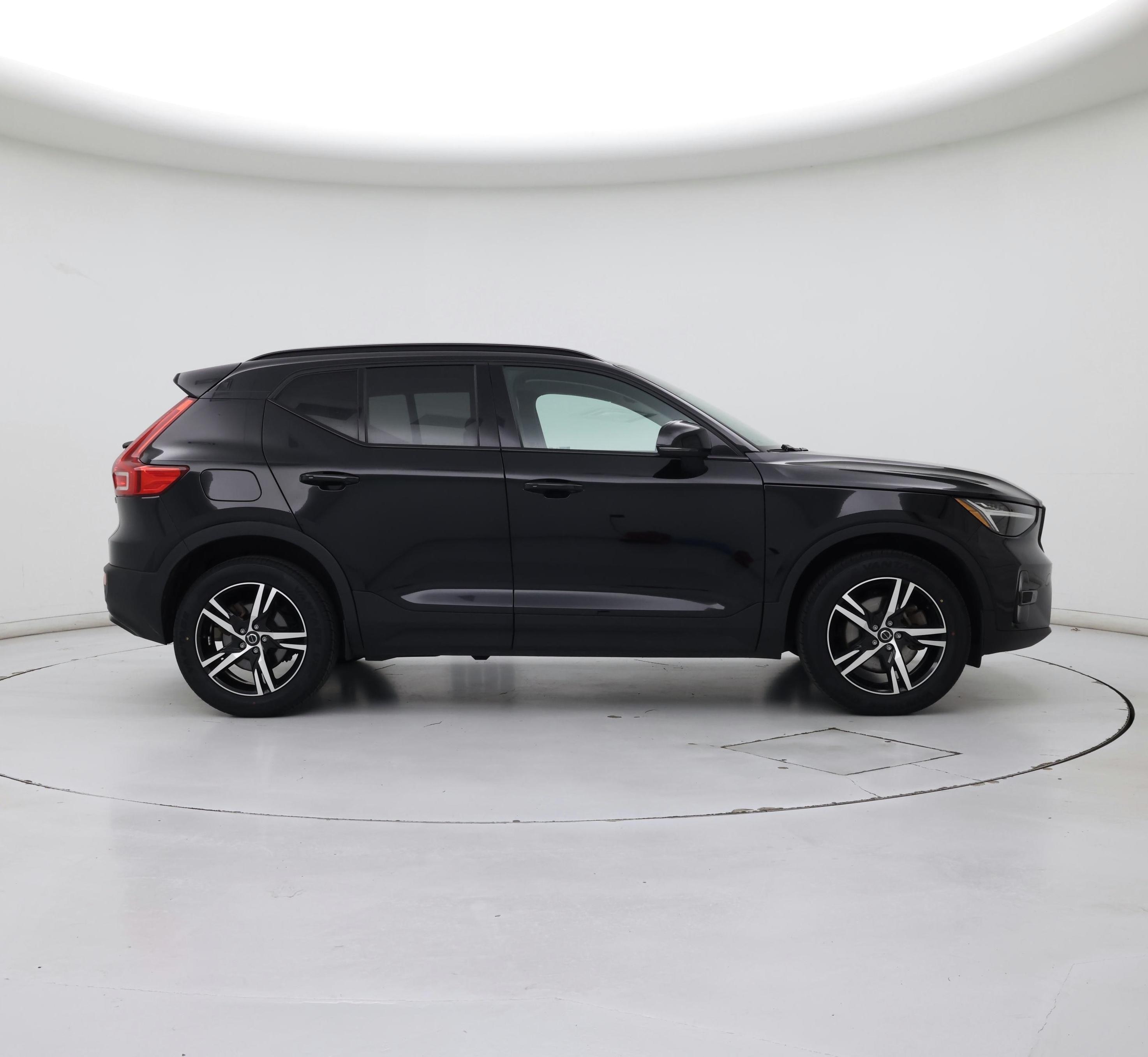 Thumbnail: 2023 Volvo XC40 - 7