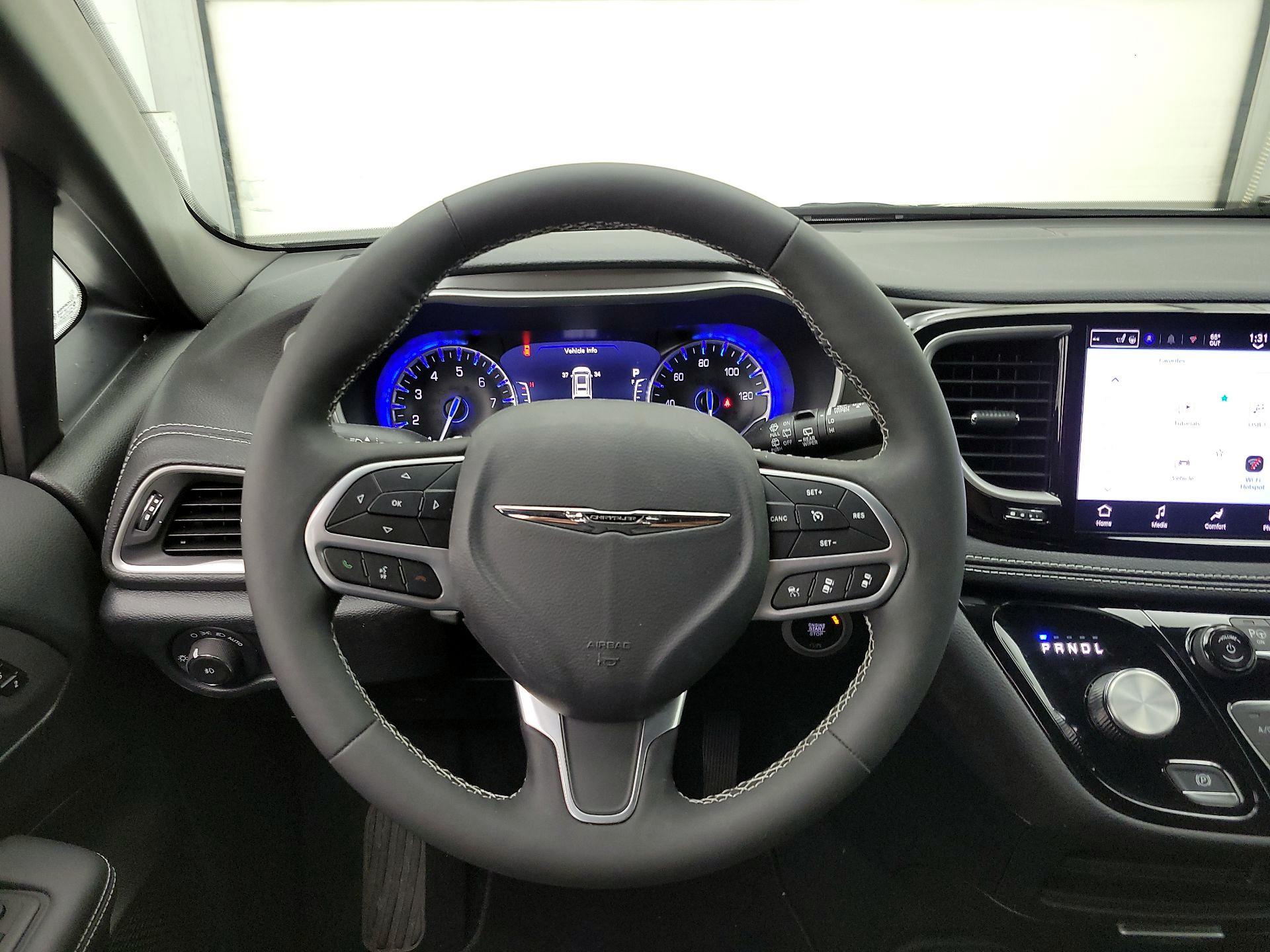 Thumbnail: 2025 Chrysler Pacifica - 10
