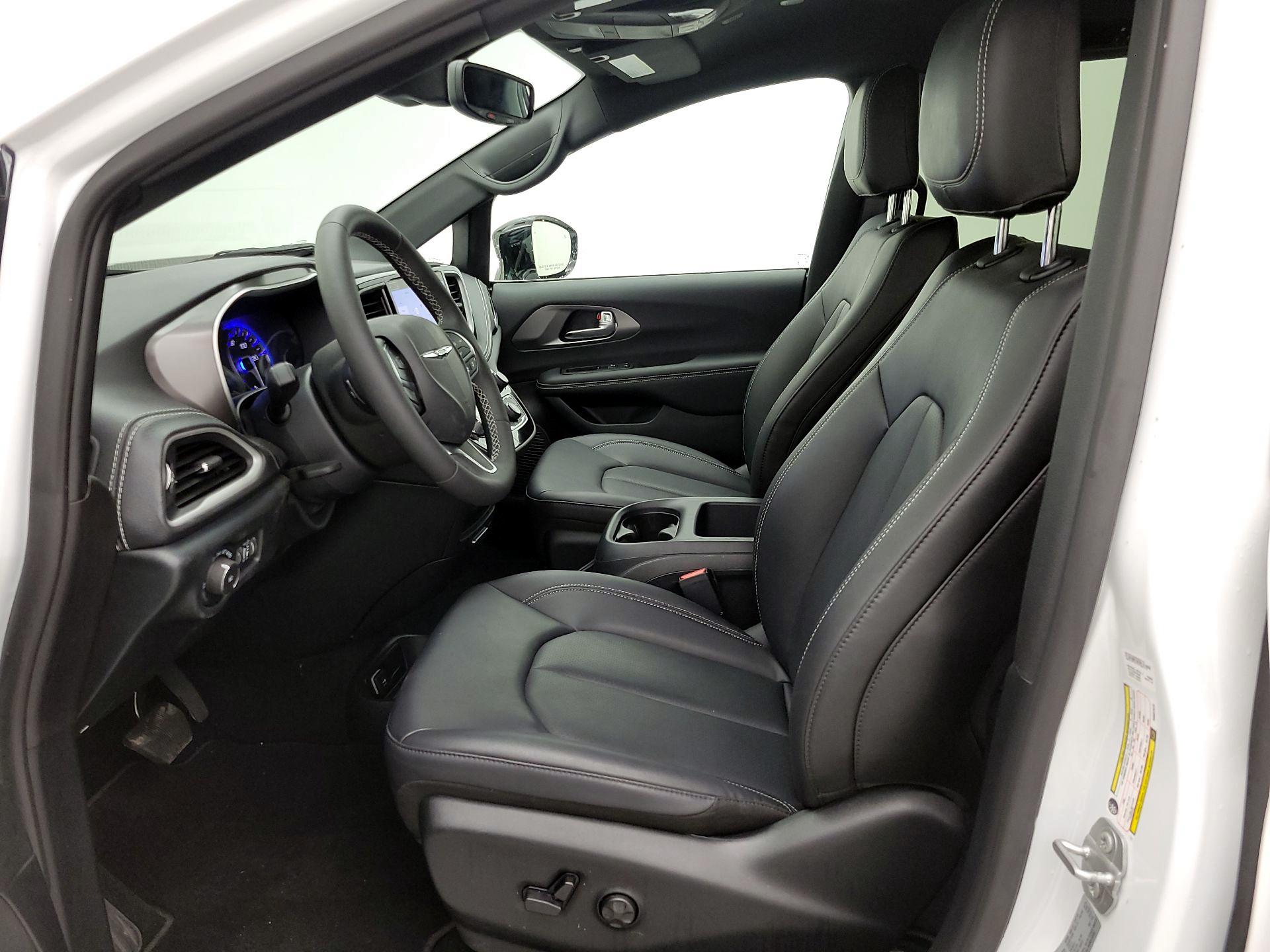Thumbnail: 2025 Chrysler Pacifica - 11