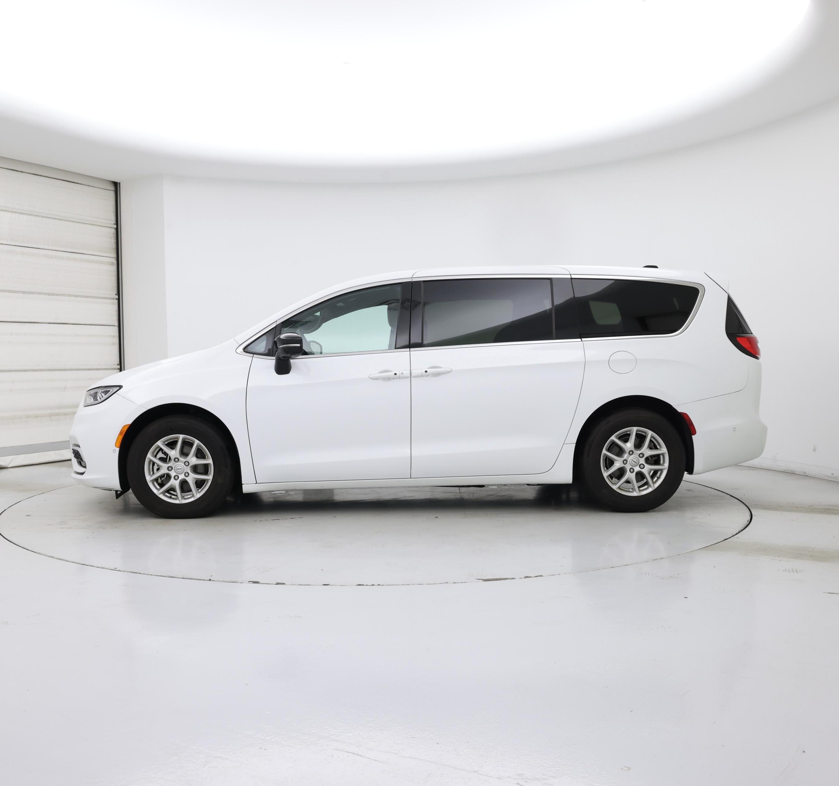 Thumbnail: 2025 Chrysler Pacifica - 3